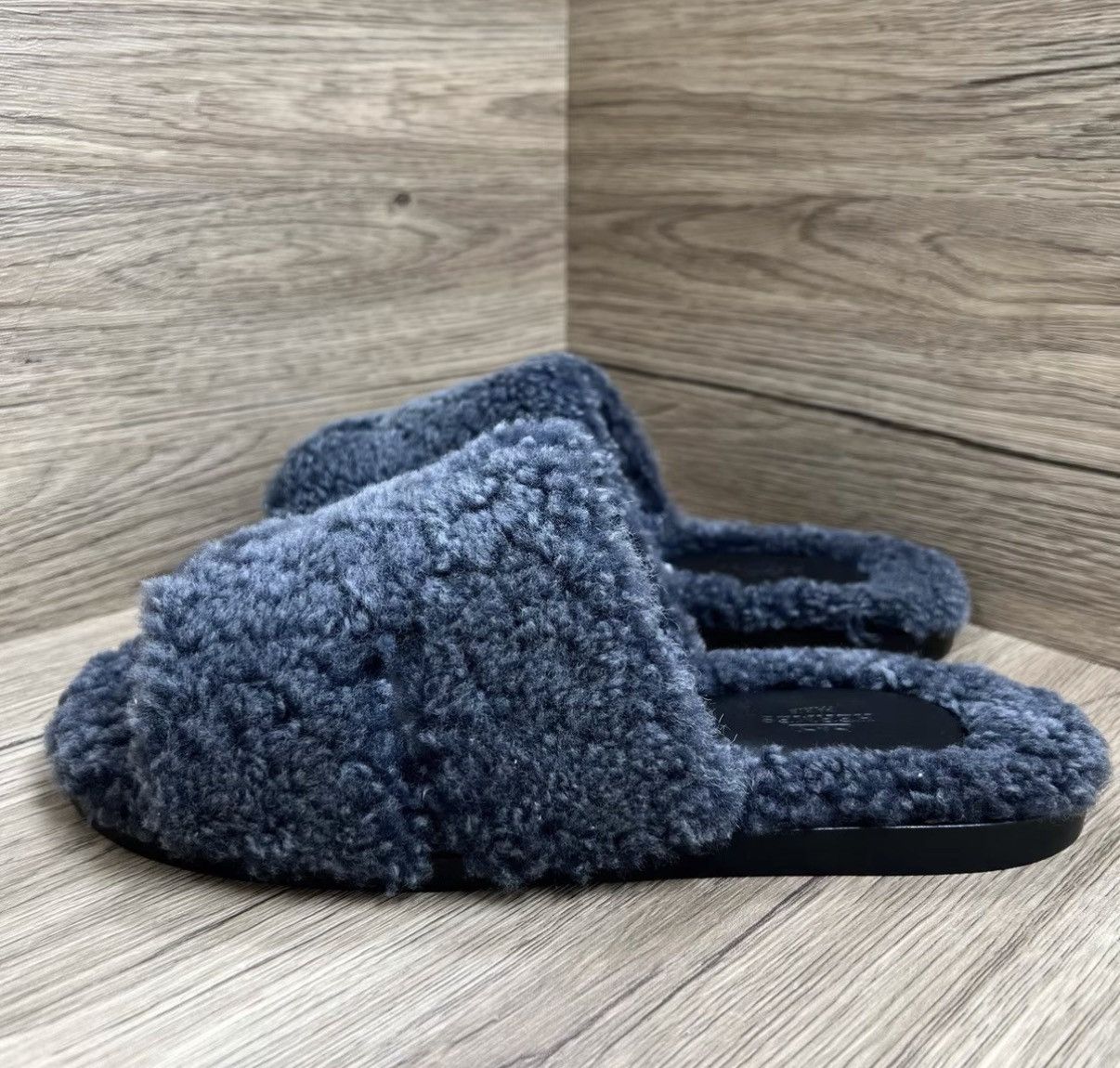 Hermes Hermès Lzmir Grey Teddy H Slippers J41 Size US 11 / IT 41 - 1 Thumbnail