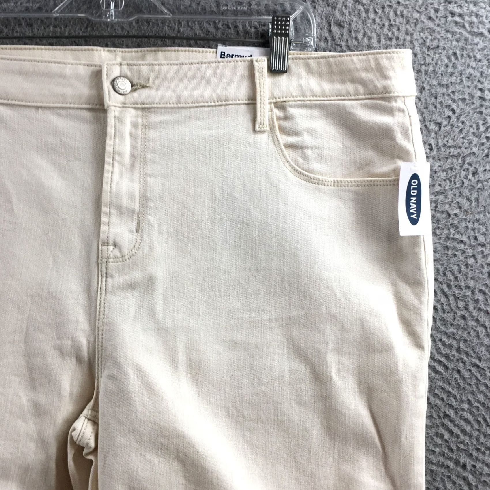 Old Navy Old Navy Bermuda Shorts Womens 18 Beige High Rise Cuffed Zip NEW Womens Bermuda Shorts 18 Beige High Rise Cuffed Zip NEW Size 40" / US 18 - 3 Thumbnail