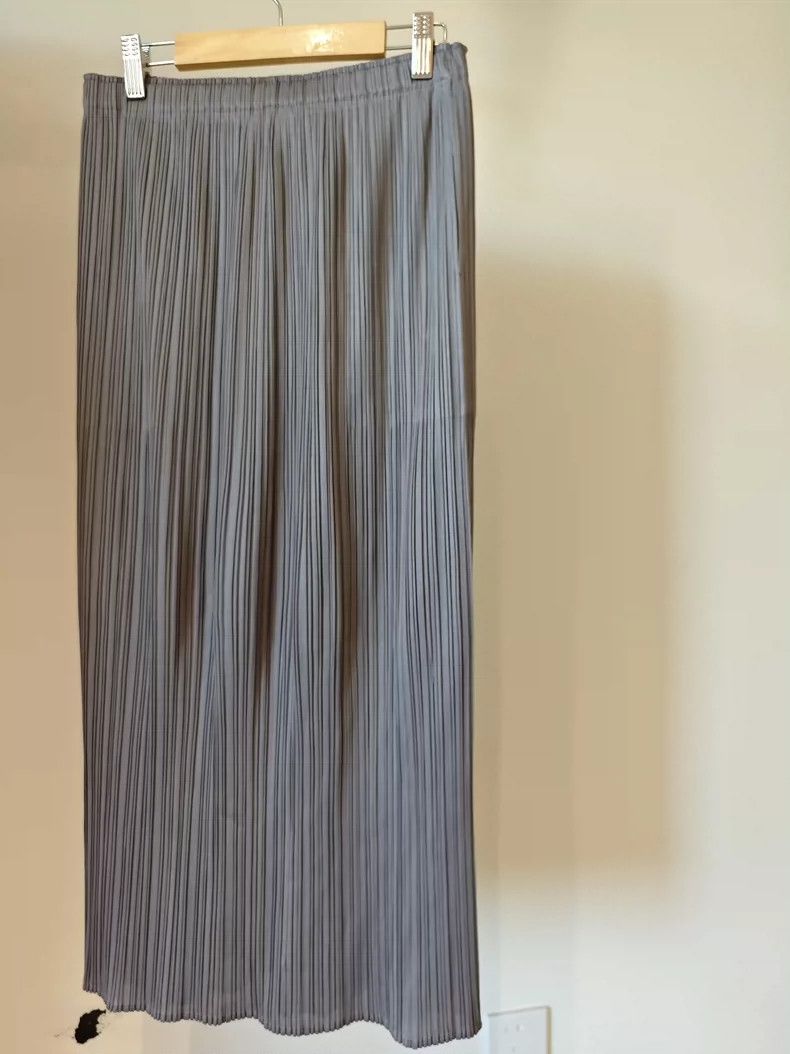 Issey Miyake Issey Miyake size:2 A dark grey skirt Size 42" / US 20 - 2 Thumbnail