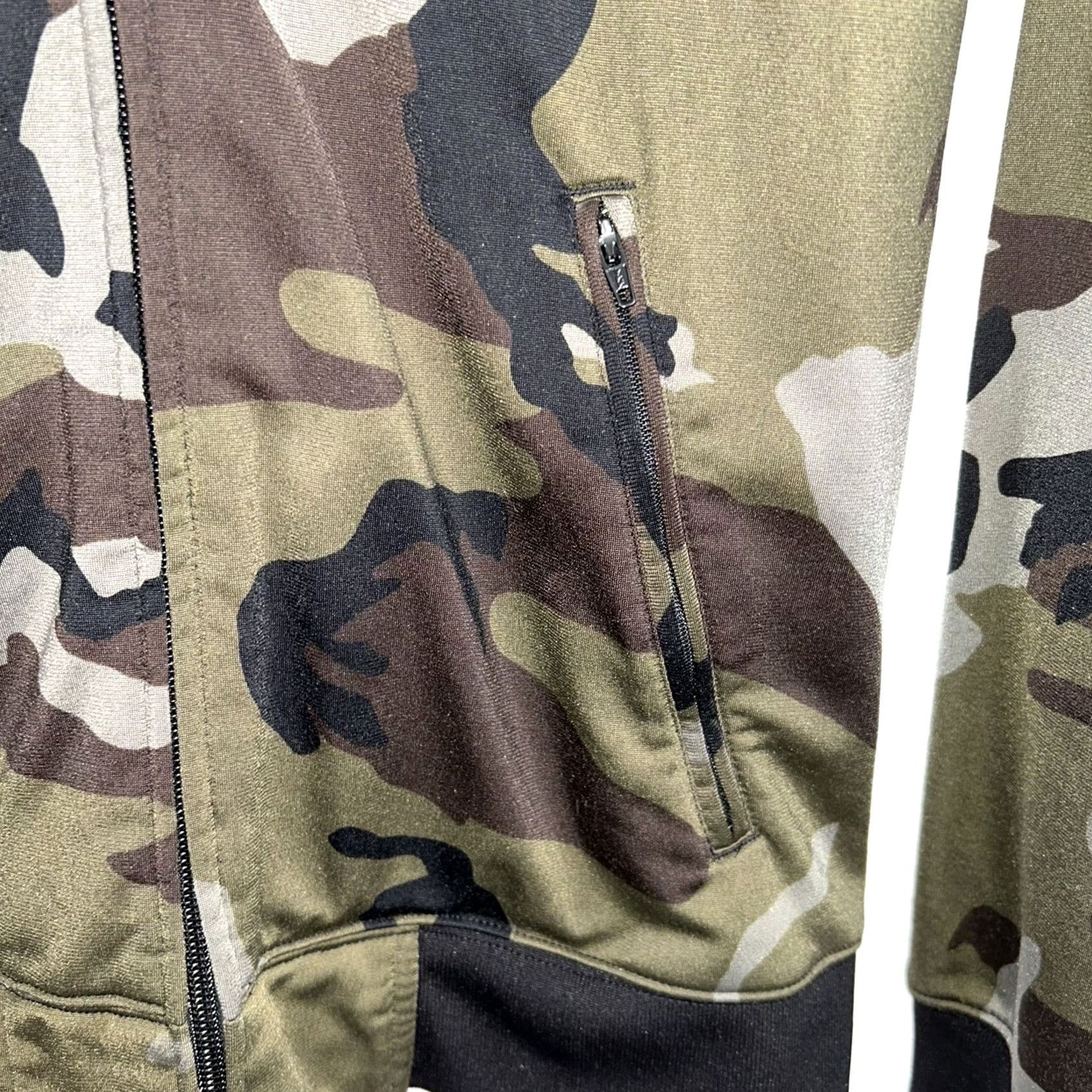 Carhartt VINTAGE Carhartt Camo Track Lightweight Jacket Full-Zip Men’s M Camouflage Casual Urban Fashion, Streetwear, Hype Mens Size US M / EU 48-50 / 2 - 5 Thumbnail