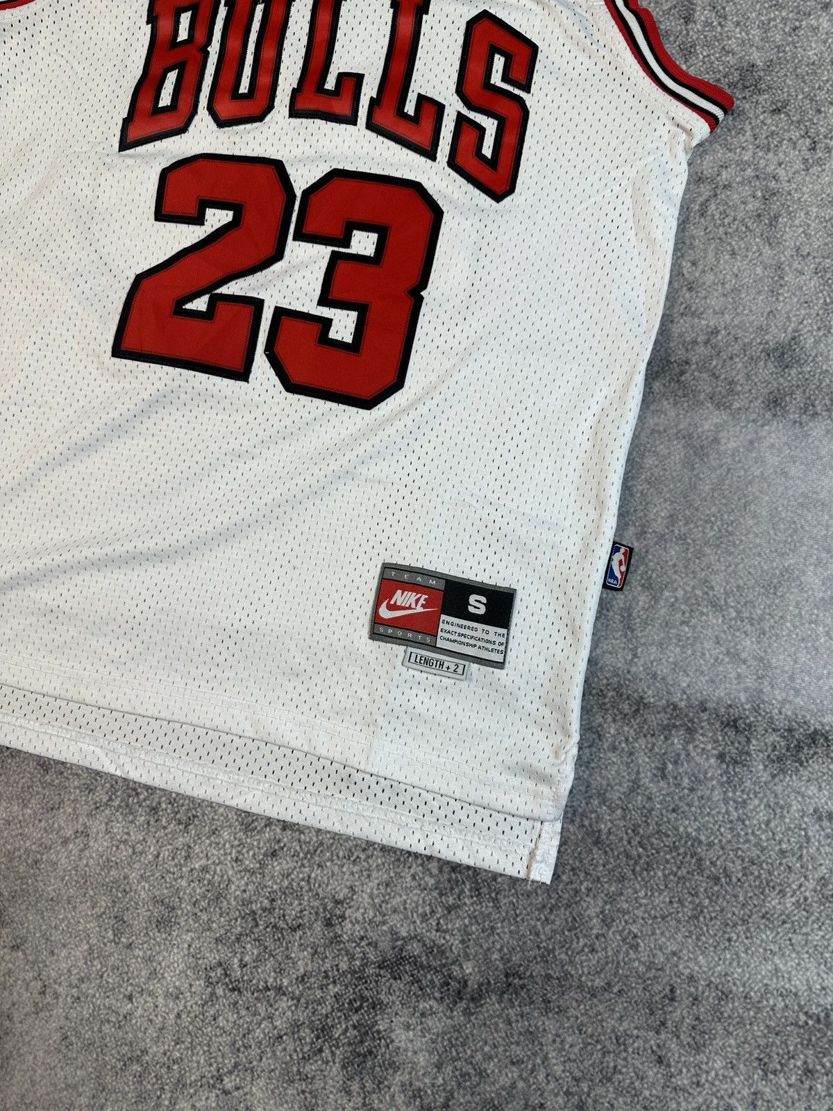 Nike Vintage Nike Chicago Bulls Jordan 23 NBA Basketball Jersey Size US S / EU 44-46 / 1 - 2 Thumbnail