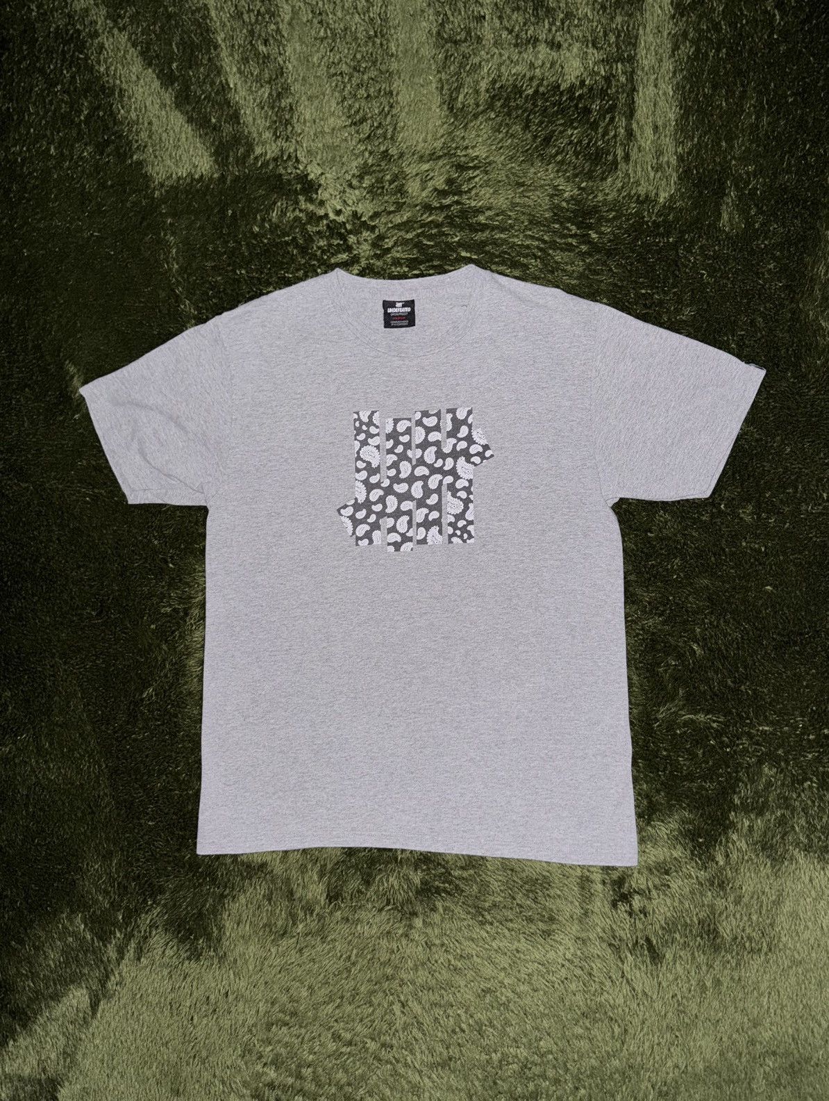 Undefeated [M] Undefeated Paisley Logo Tubular T-Shirt Grey Size US M / EU 48-50 / 2 - 1 Thumbnail