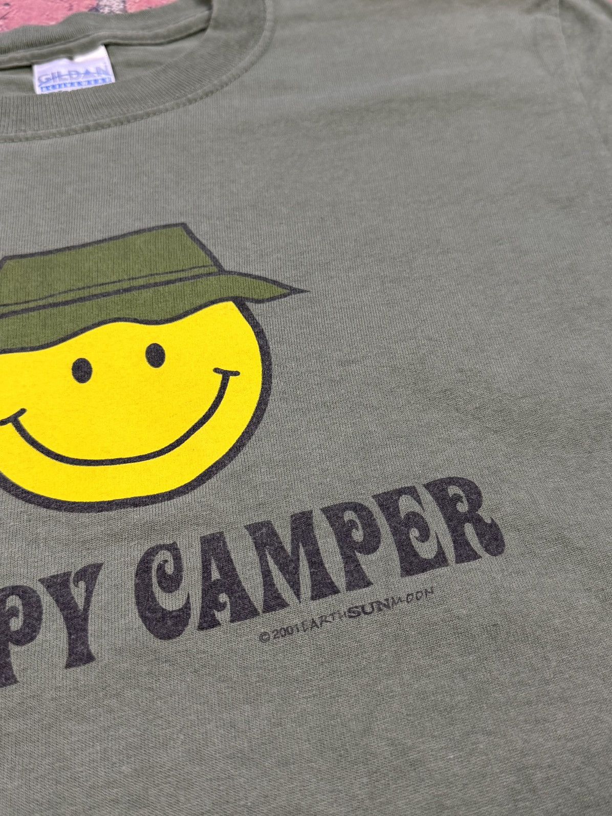Gildan Vintage 2001 Happy Camper Olive Green T Shirt Smiley Face Size US S / EU 44-46 / 1 - 5 Thumbnail