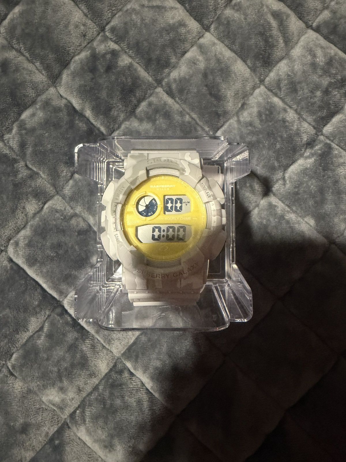 The GV Gallery The GV Gallery x G Shock Watch Size ONE SIZE - 2 Thumbnail