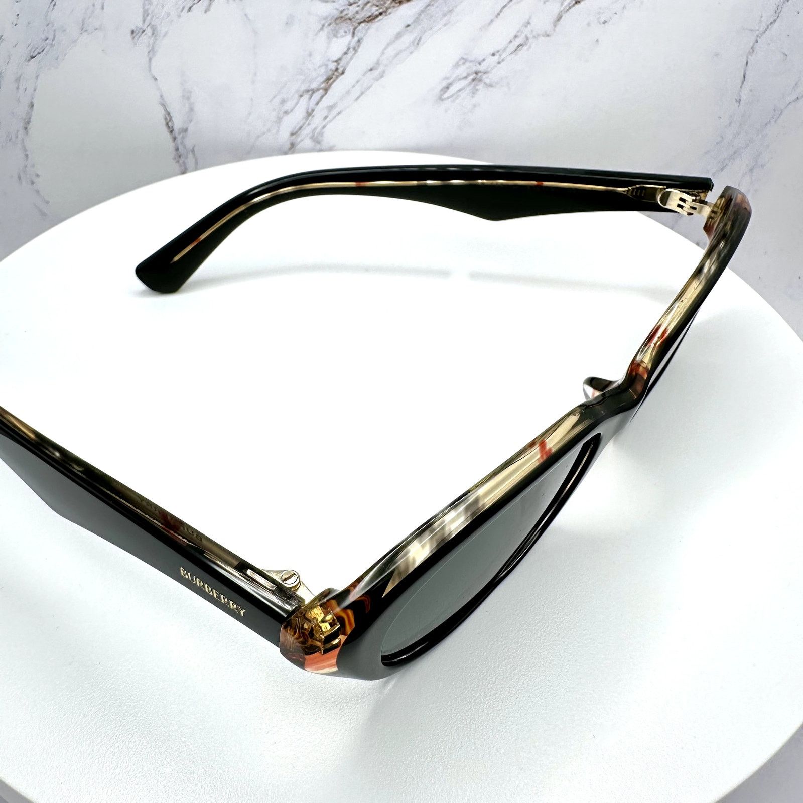 Burberry New Burberry Sunglasses Black Vintage Check Oval Gold Logo Size ONE SIZE - 4 Thumbnail