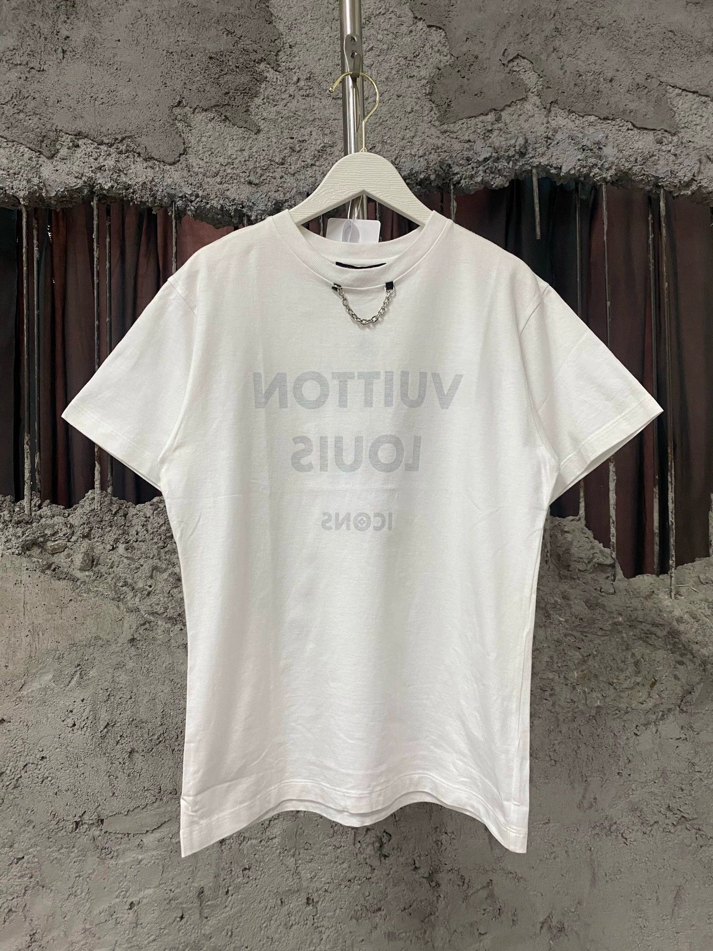Louis Vuitton Louis Vuitton lv logo short-sleeve tee S Size S / US 4 / IT 40 - 1 Thumbnail