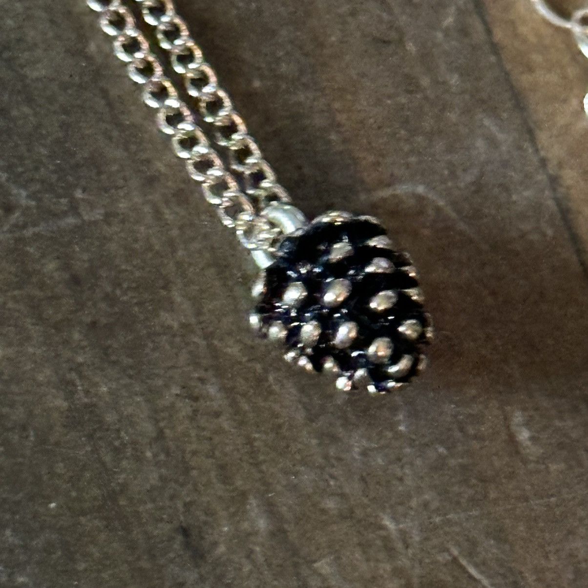 Other Gold tone pinecone pendant necklace Size ONE SIZE - 3 Thumbnail
