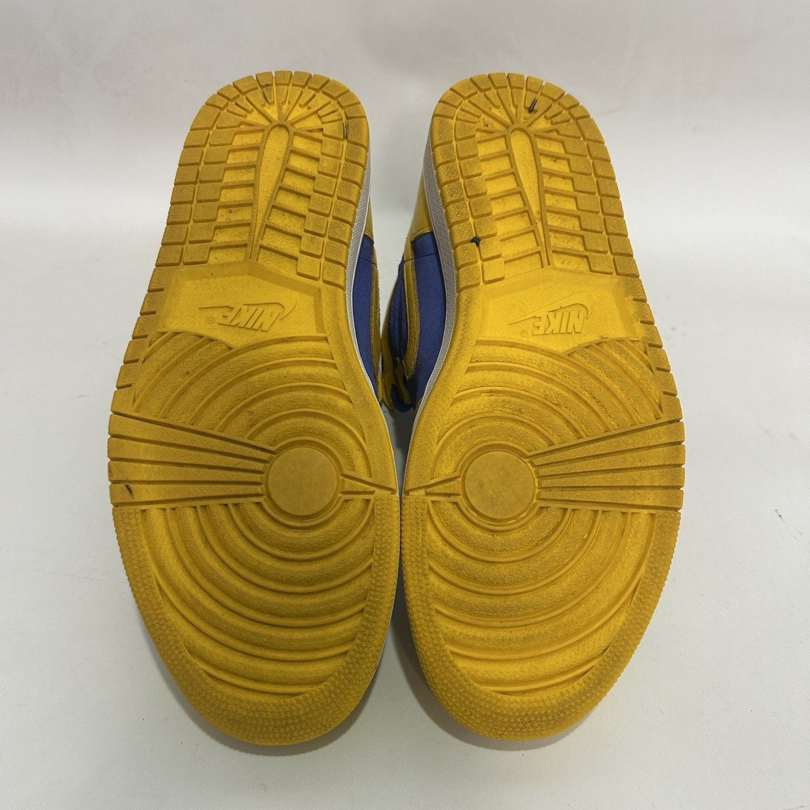 Jordan Brand Nike Air Jordan 1 Retro High OG “Laney” 2013 Size US 9.5 / EU 42-43 - 7 Thumbnail
