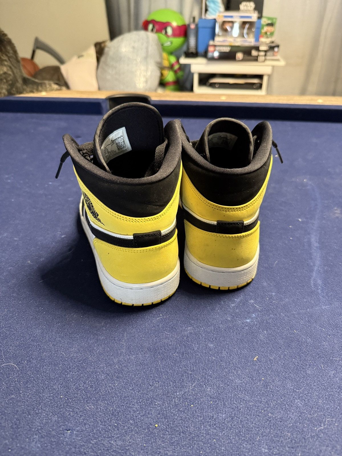 Jordan Brand Jordan 1 Mid Yellow Toe Black Size US 10 / EU 43 - 4 Thumbnail