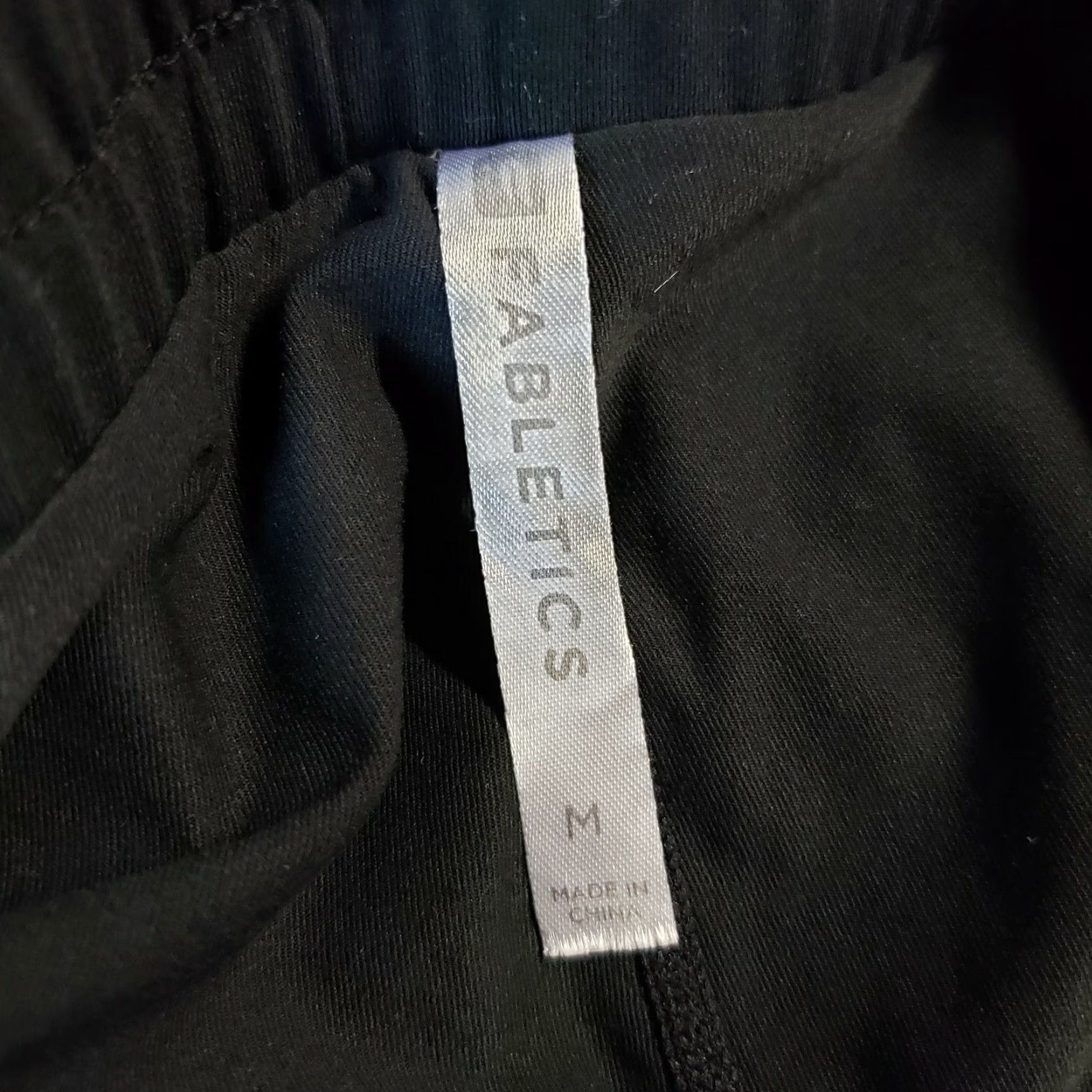 Fabletics Fabletics Womens Shorts M Black Pink Lined Mid Rise Zip Pockets Athletic Shorts Size 32" / US 10 / IT 46 - 5 Thumbnail