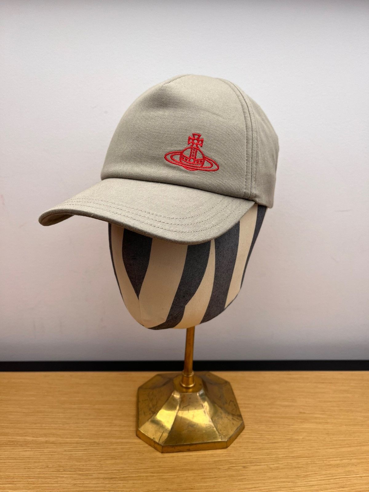Vivienne Westwood o1f1d3z0825 Size: L/XL / Unisex Baseball Cap / Hat in Grey Size ONE SIZE - 1 Preview