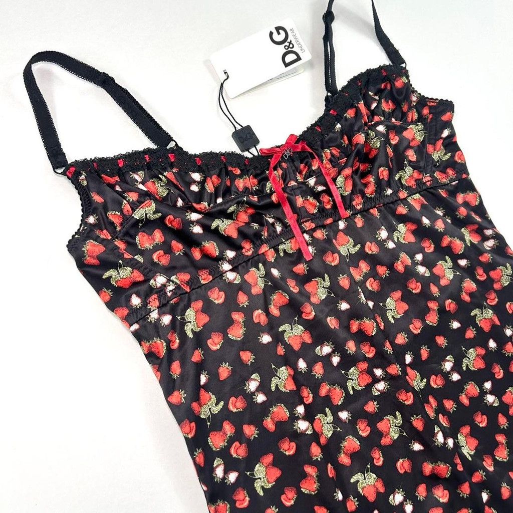Dolce & Gabbana y2k D&G NWT black bustier tank top with strawberry print Size M / US 6-8 / IT 42-44 - 2 Thumbnail