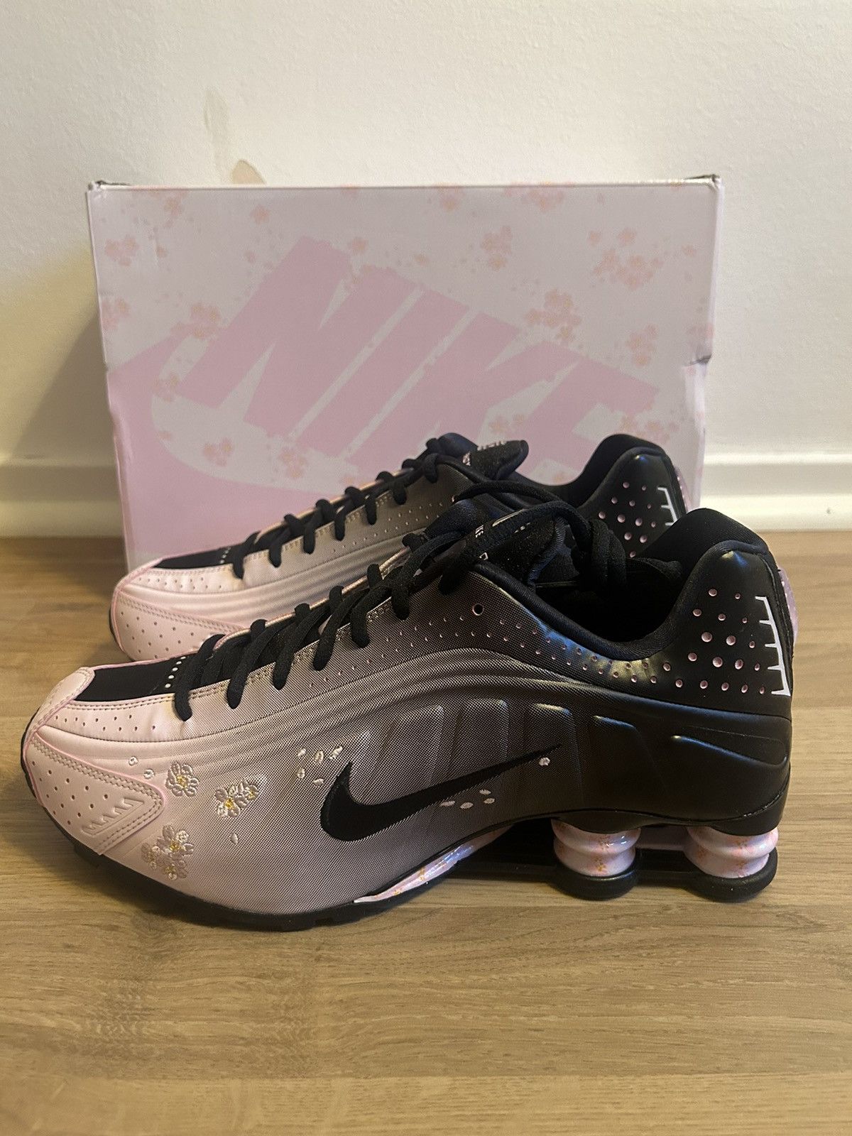 Nike Nike Shox R4 Sakura - Brand New Size US 9 / EU 42 - 1 Thumbnail