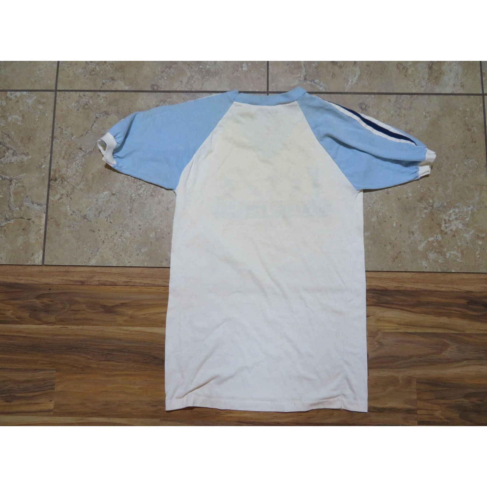 Other Rockford College White Blue V-Neck T-Shirt Sz M 1980s Size US M / EU 48-50 / 2 - 2 Thumbnail