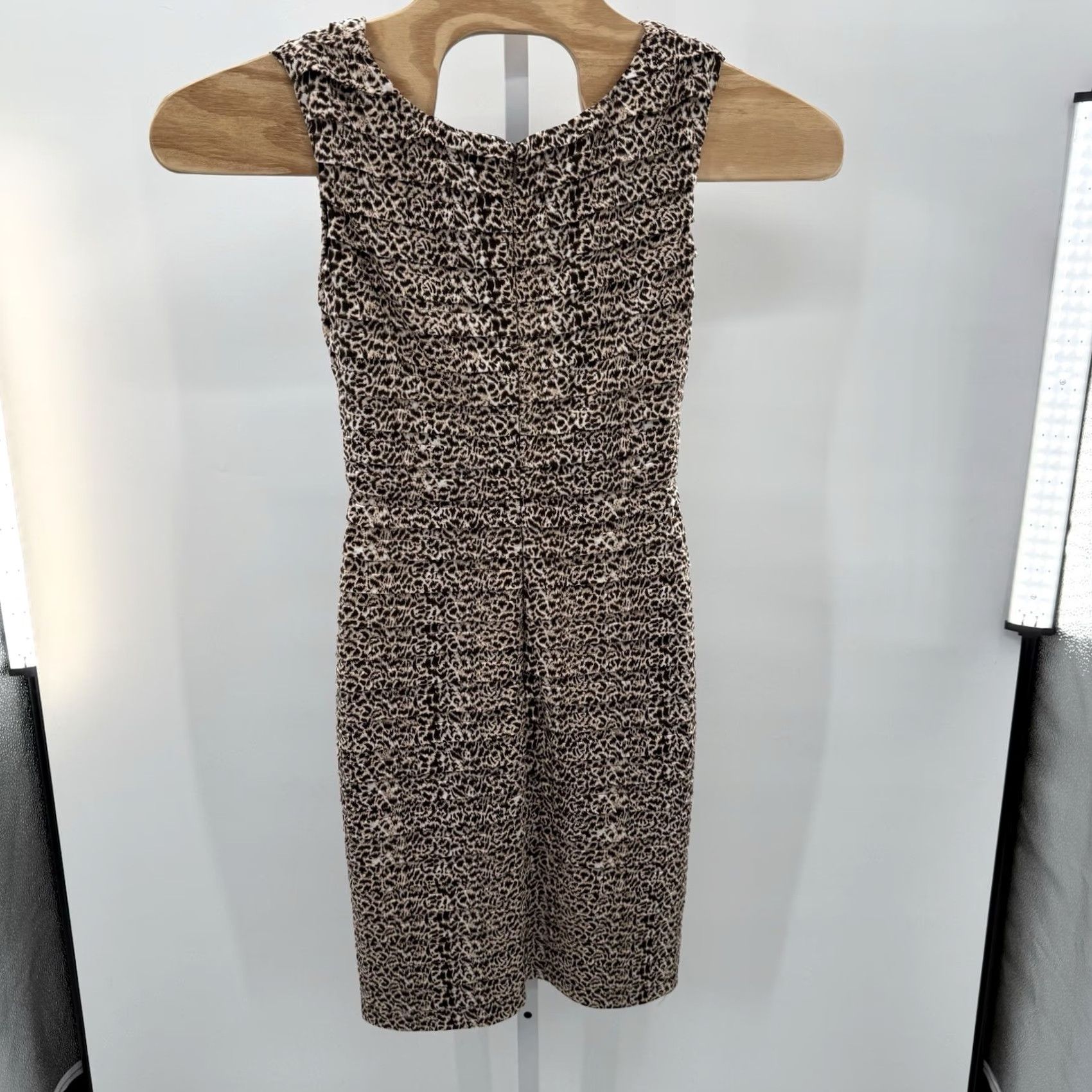 Adrianna Papell Adrianna Papell Sleeveless Leopard Print Pleated Sheath Dress 6 Beige Womens Night/Formal Party/Cocktail Wedding 90s Hipster Bodycon Size M / US 6-8 / IT 42-44 - 3 Thumbnail