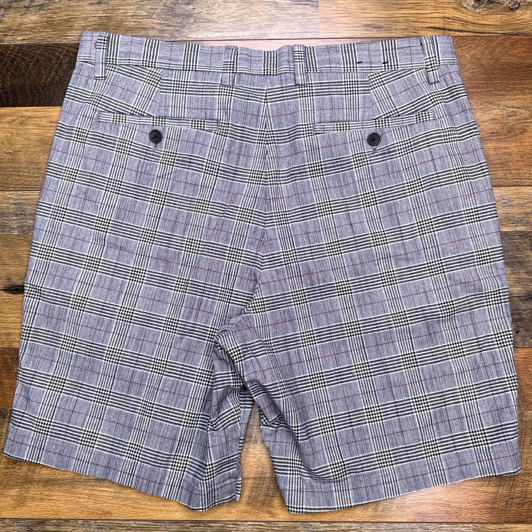 Banana Republic Banana Republic Aiden Club Shorts Mens 36 Gray Plaid Mid Rise Stretch Chino KnIT Breathable Casual 9 Inseam Flat Front Pocket Logo 2010s Mens Size US 36 / EU 52 - 2 Thumbnail