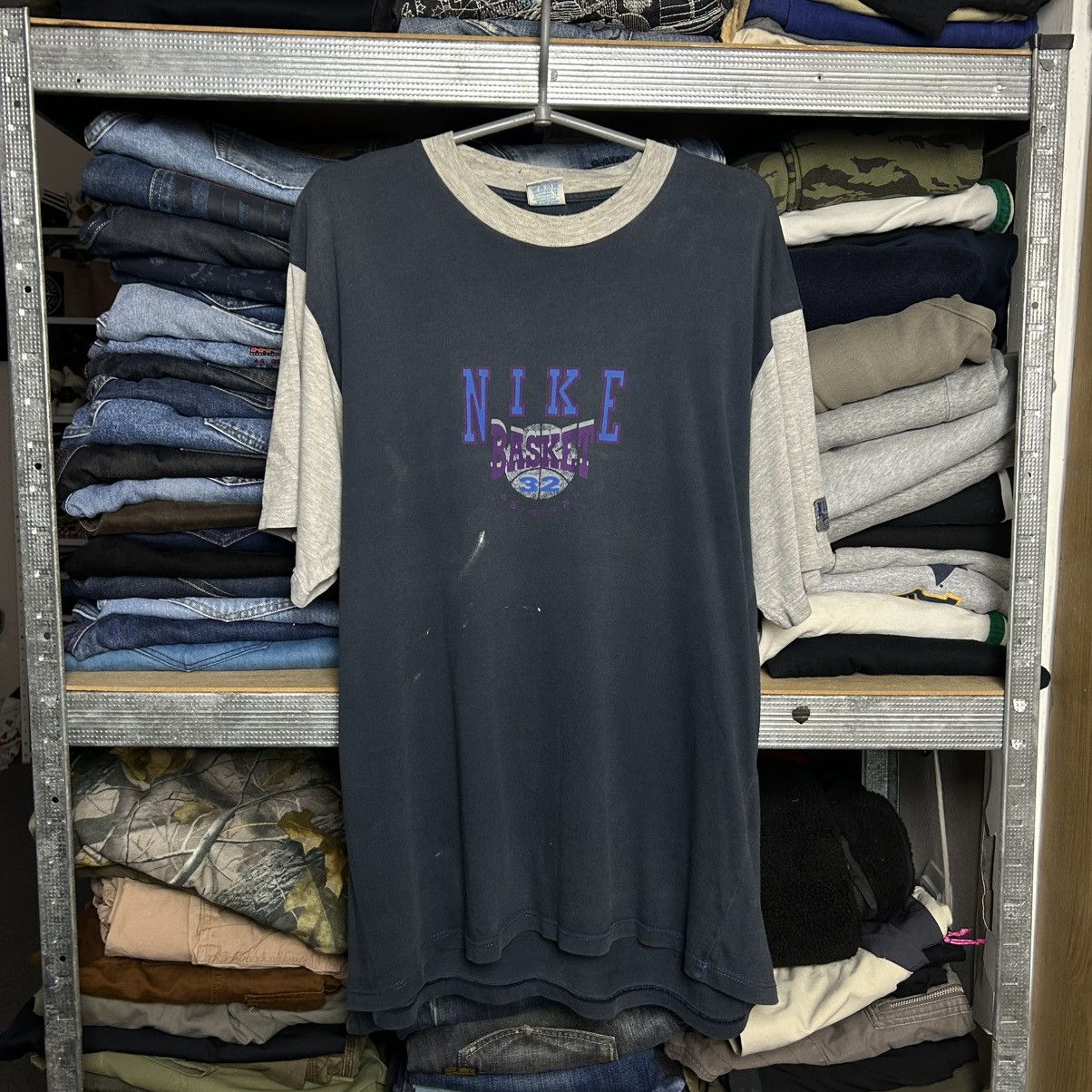 Nike Vintage Nike Basket 90’s Streetwear Tee Size XL Size US XL / EU 56 / 4 - 1 Thumbnail