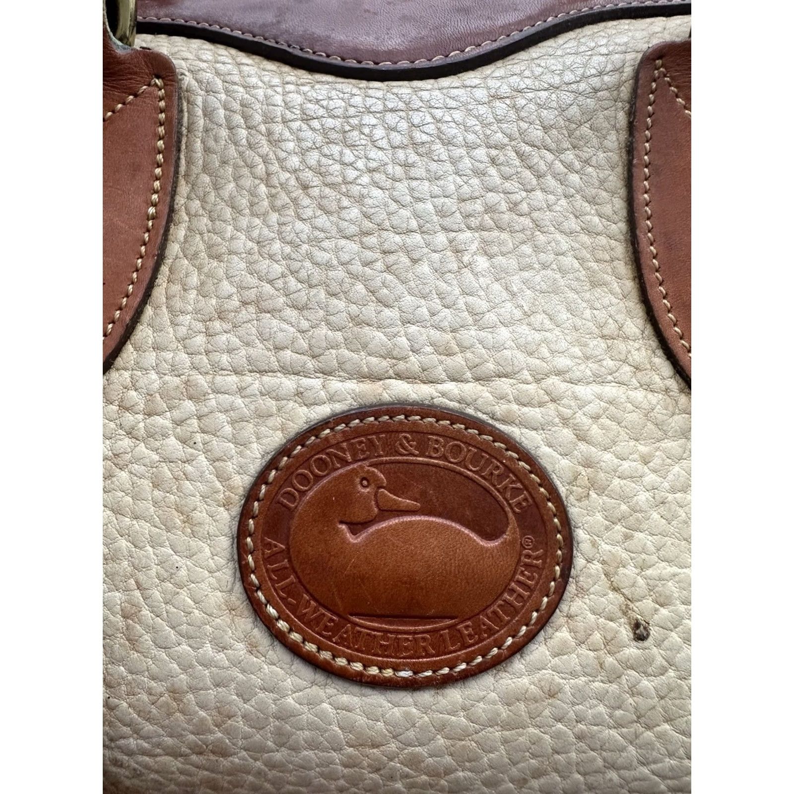 Dooney & Bourke VINTAGE Dooney & Bourke Pebble Leather Purse With Lock Shoulder Bag Cream 80s USA RARE Size ONE SIZE - 2 Thumbnail
