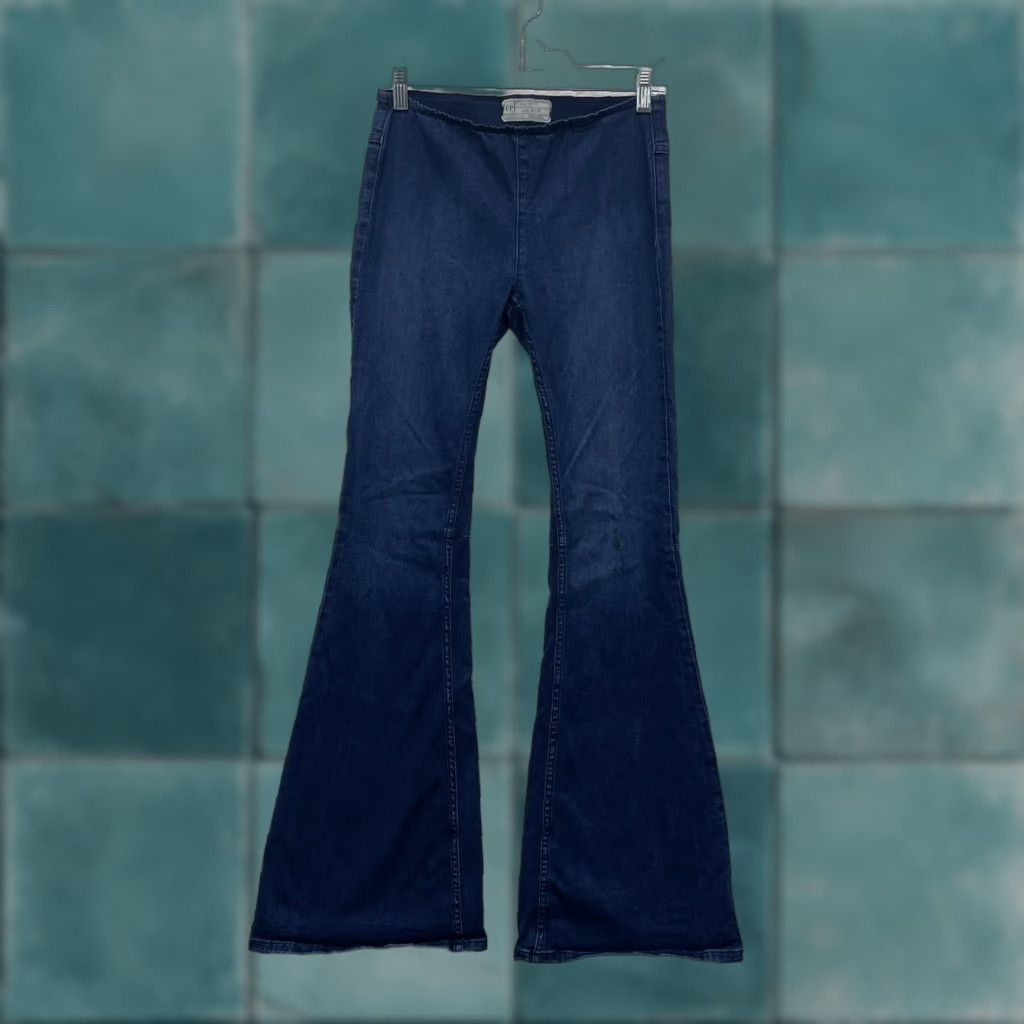 Free People Free People Flare Jeans Jeans Regular 6 Blue Dark Wash 70s Hippie Boho Stretch Mens Womens Girls Size 28" / US 6 / IT 42 - 1 Thumbnail
