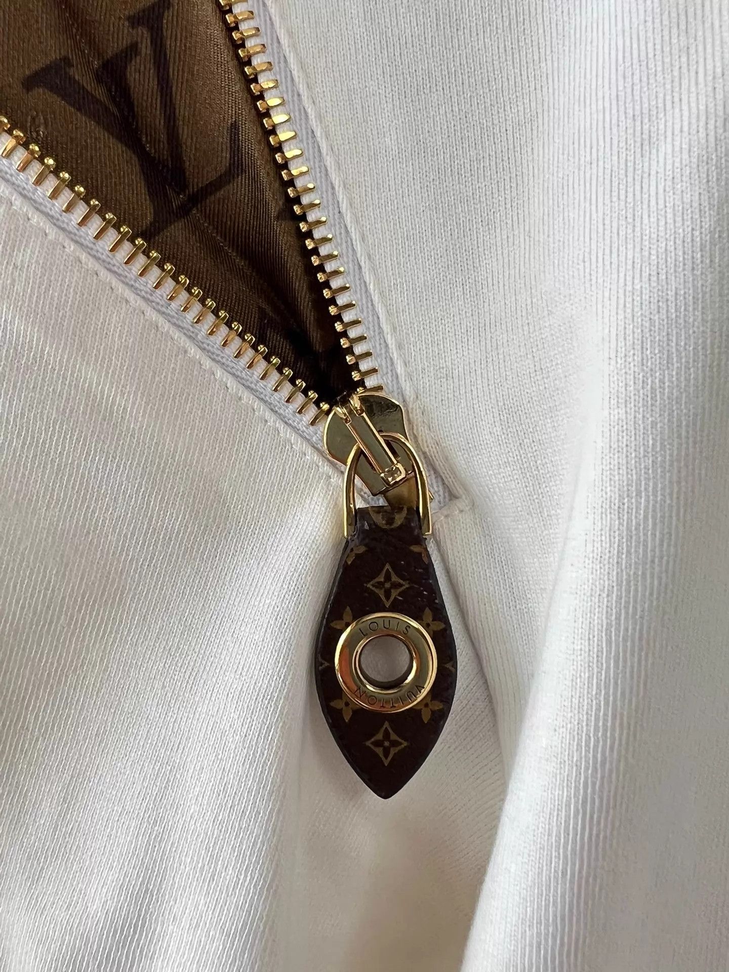 Louis Vuitton LV White Monogram Blocked Sleeve Tee w Chain Sleeve Zip S Size S / US 4 / IT 40 - 5 Thumbnail