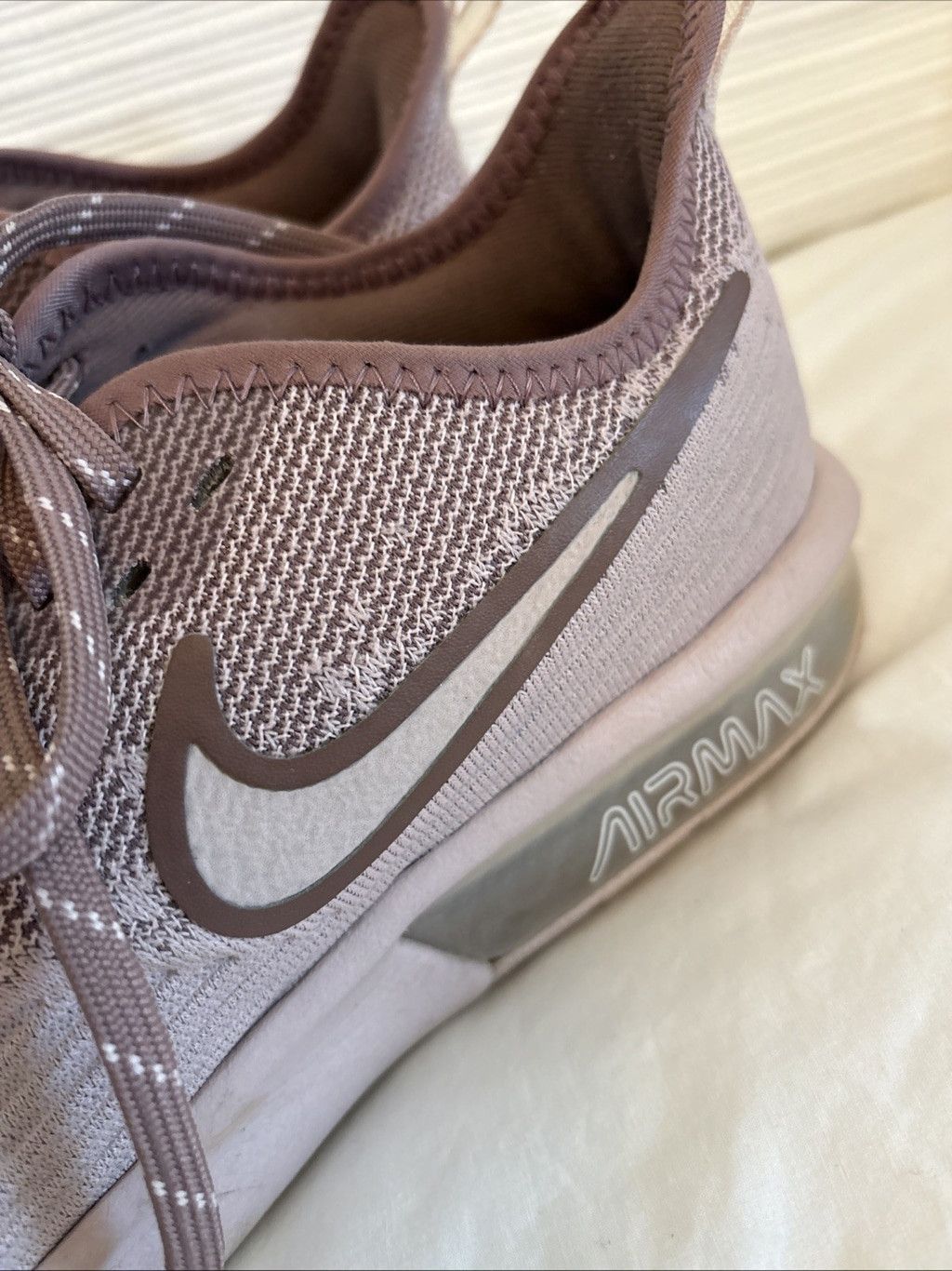 Nike Nike Air Max Sequent 4 Women 10 Running Shoes PINK Sneaker Size US 10 / IT 40 - 3 Thumbnail