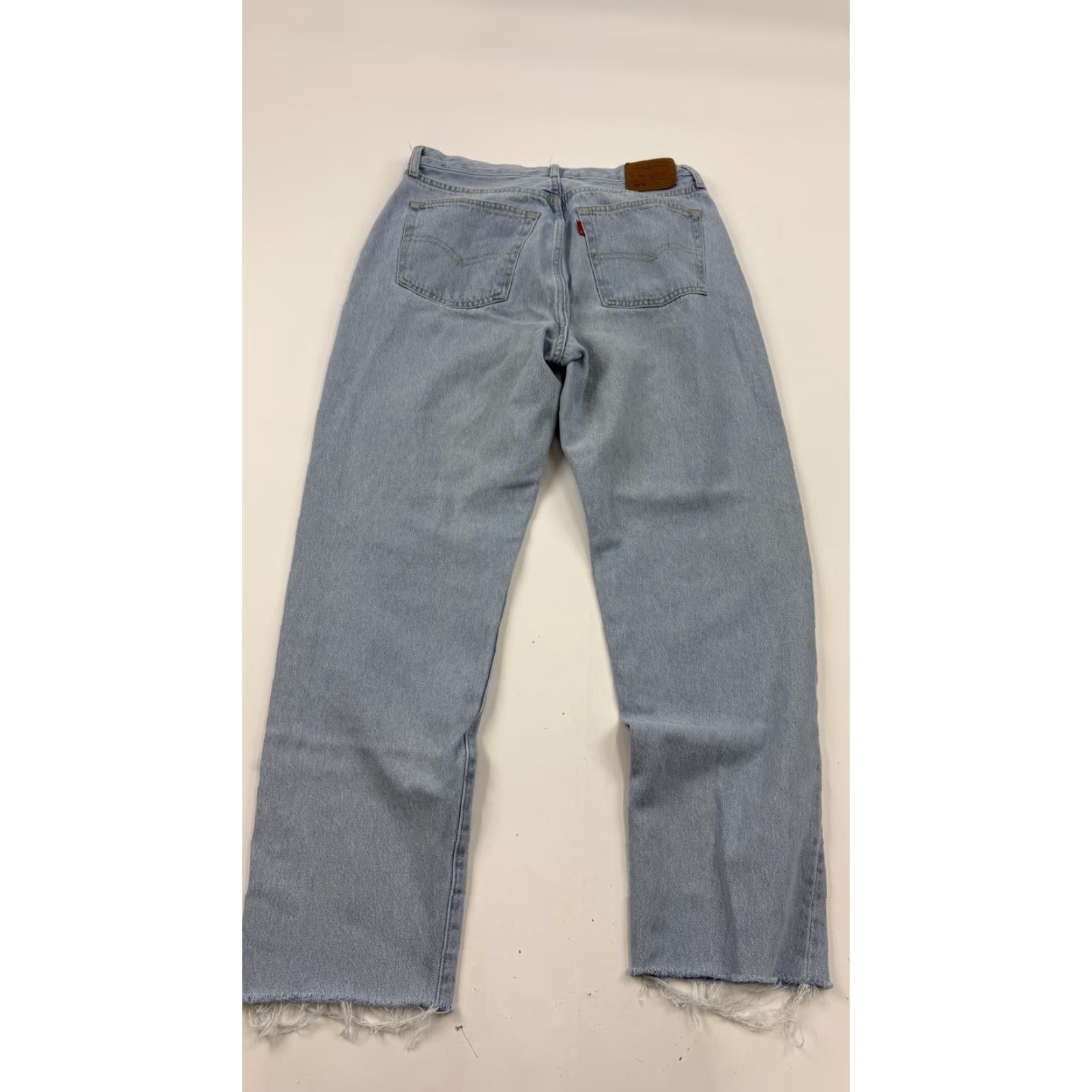 Levi's VINTAGE Levi's Premium 501 '81 Jeans Womens Light Wash Button Fly Straight Leg Raw Hem Denim Jeans 31in 30in Size 24" / US 00 / IT 34 - 7 Thumbnail