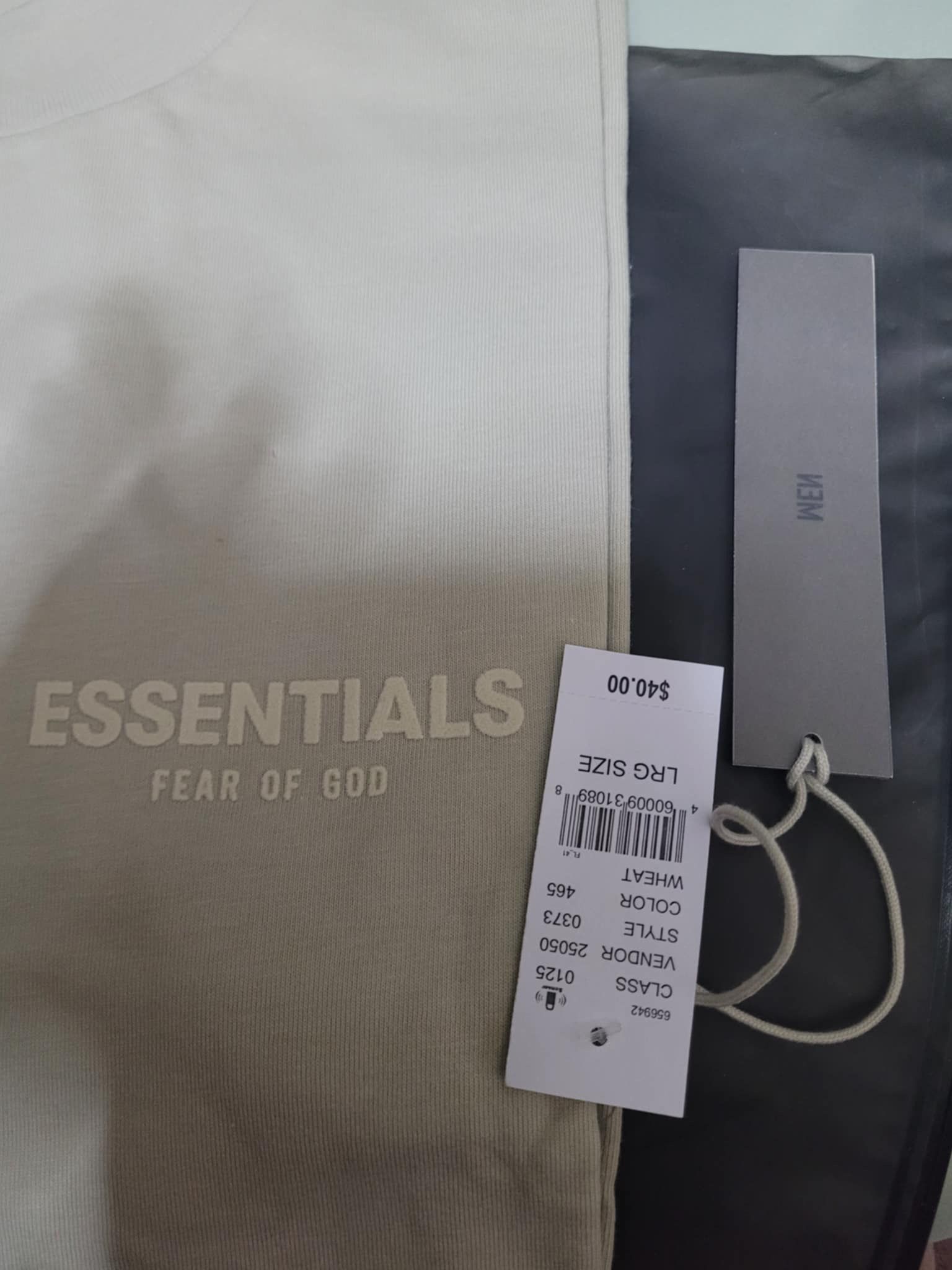 Fear of God sz L Fear of God Essentials T-shirt wheat SS22 Size US L / EU 52-54 / 3 - 6 Thumbnail