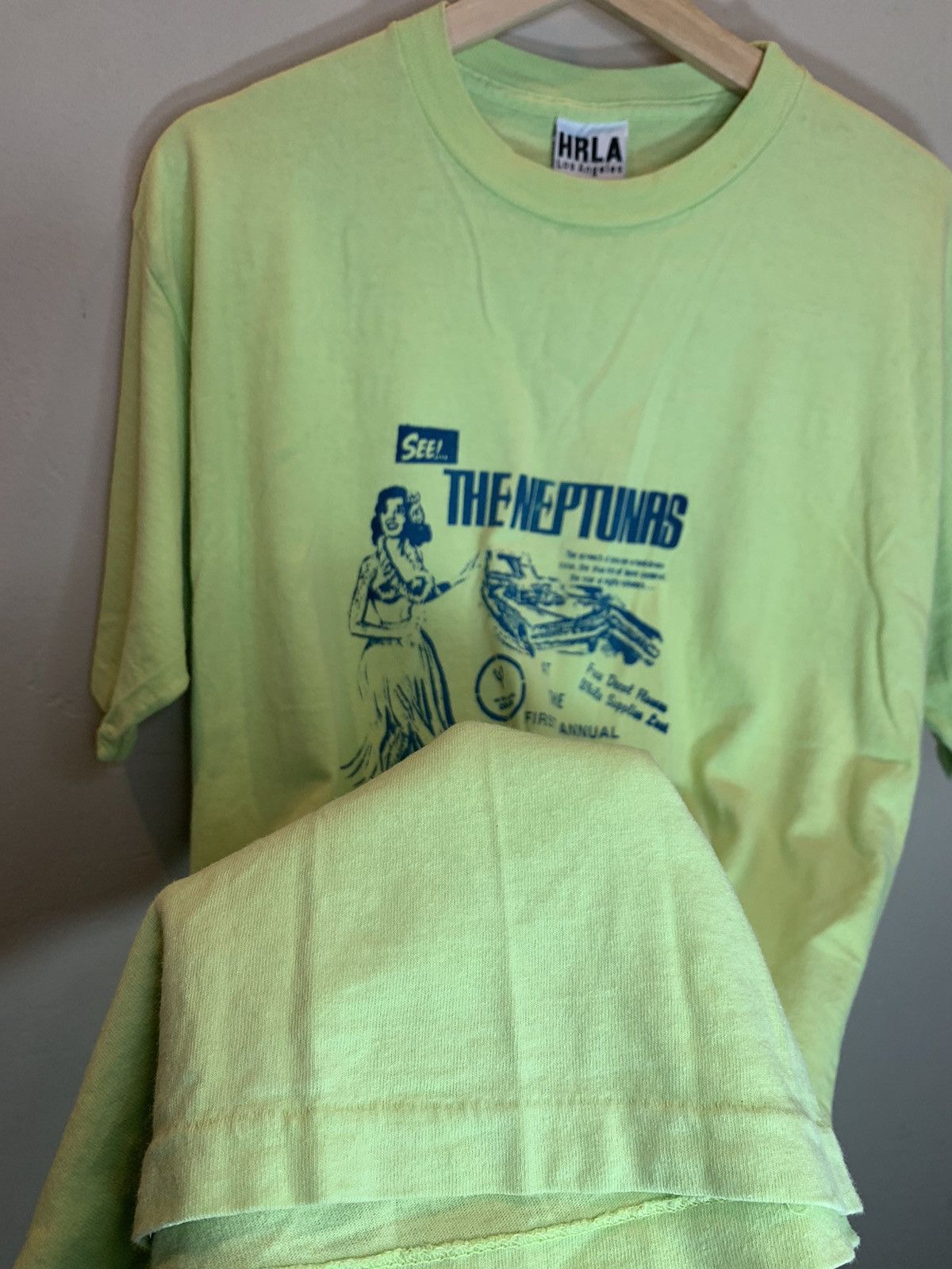 Band Tees *RARE* Vintage The Neptunas Surf Single Stitch Band T-Shirt Size US L / EU 52-54 / 3 - 4 Thumbnail