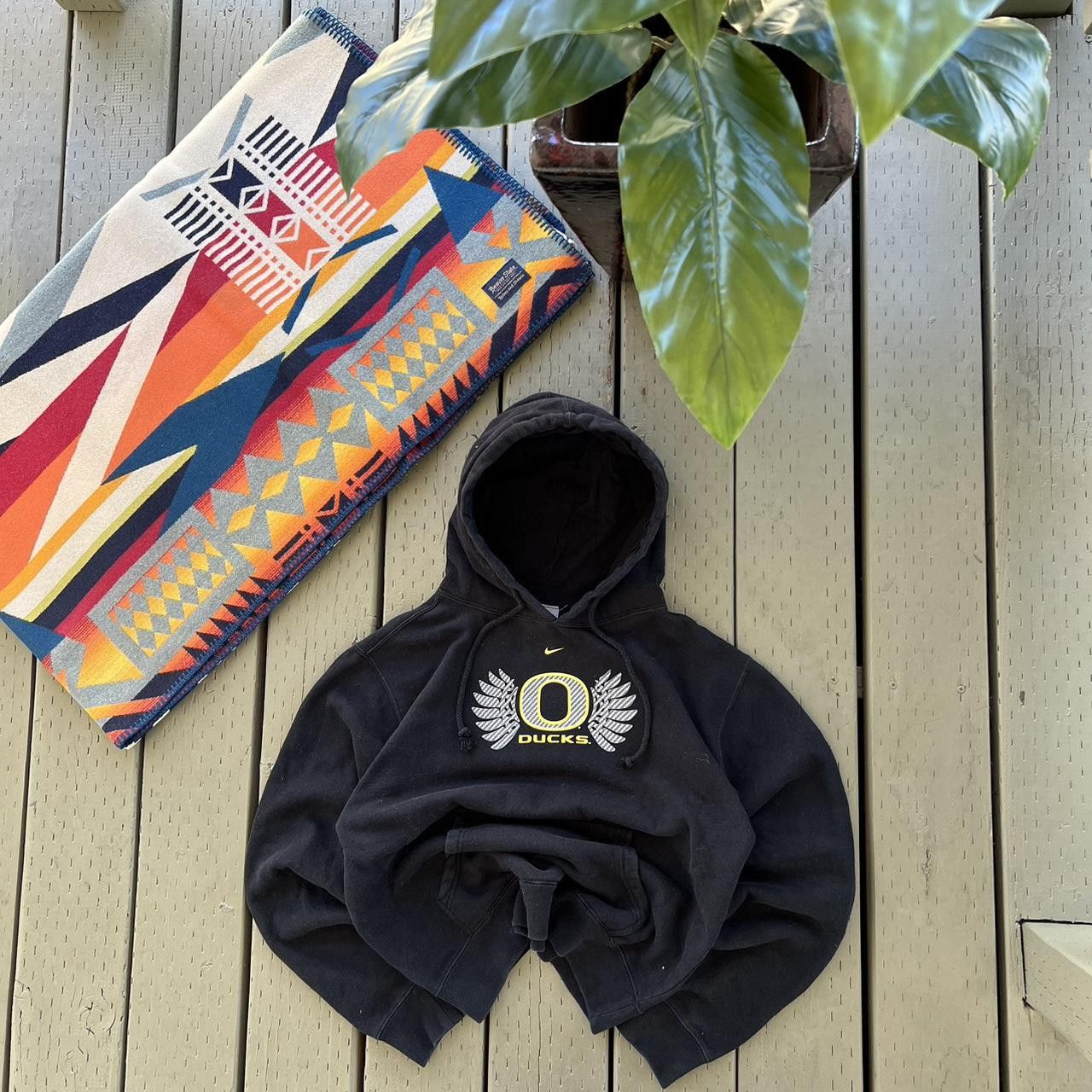 Nike Vintage Oregon Ducks Sweatshirt Nike Center Swoosh Hoodie Size US S / EU 44-46 / 1 - 1 Thumbnail