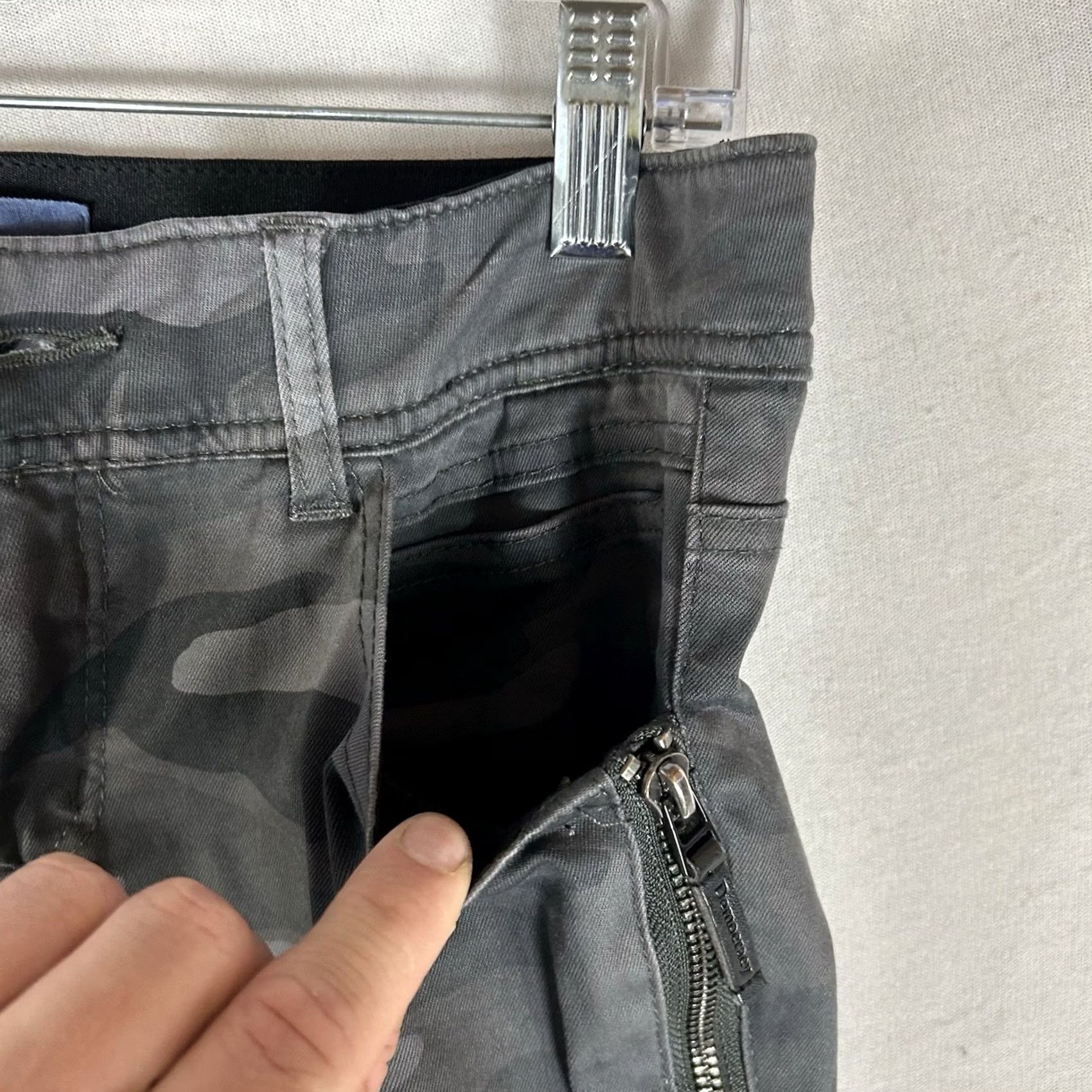 Vintage Democracy Jeans Women's 4 Gray Camo Skinny Pants Stretch Casual Zip Front Pockets Size 27" / US 4 / IT 40 - 5 Thumbnail