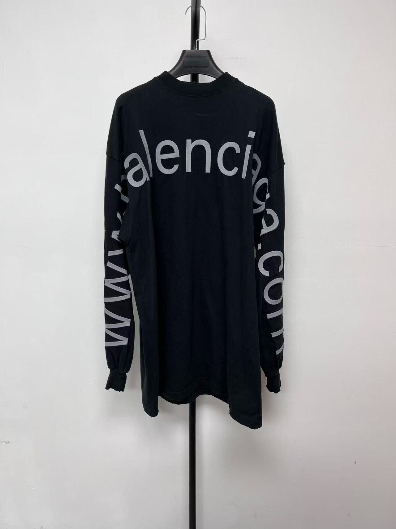 Balenciaga Balenciaga Black Long Sleeve T-shirt for Women Size XS / US 0-2 / IT 36-38 - 1 Thumbnail