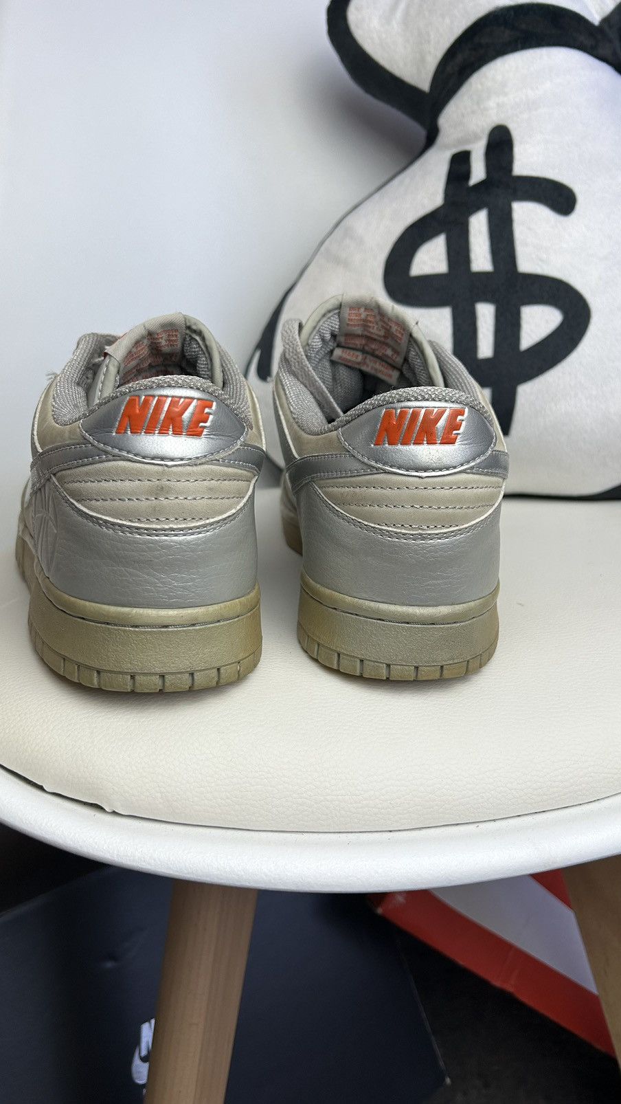 NBDN Nobrandedon × Nike Nike dunk low tony Parker NBA 2005 and exclusive Size US 11 / EU 44 - 4 Thumbnail