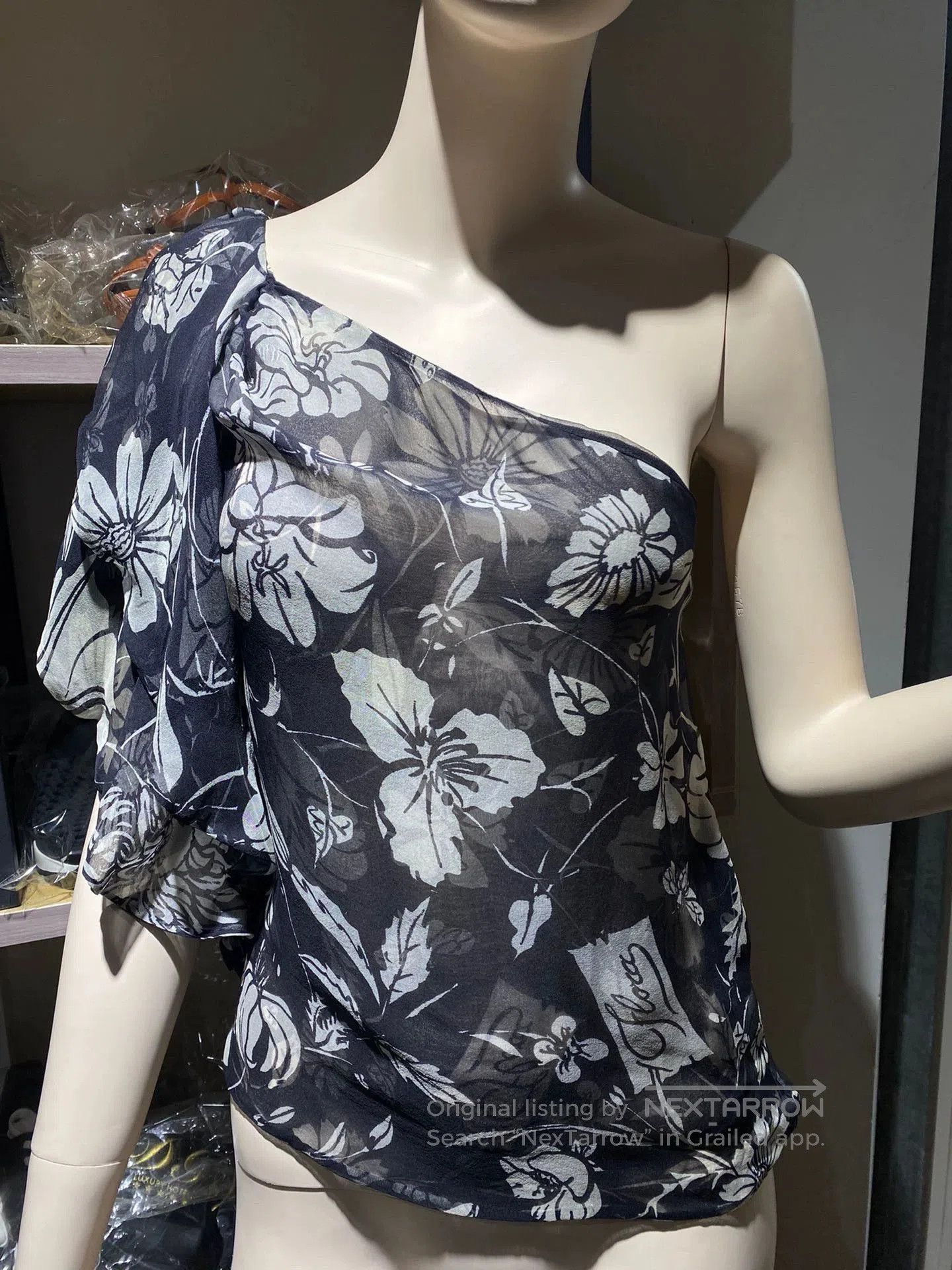 Gucci gucci women's silk short-sleeve top. Size S / US 4 / IT 40 - 1 Thumbnail