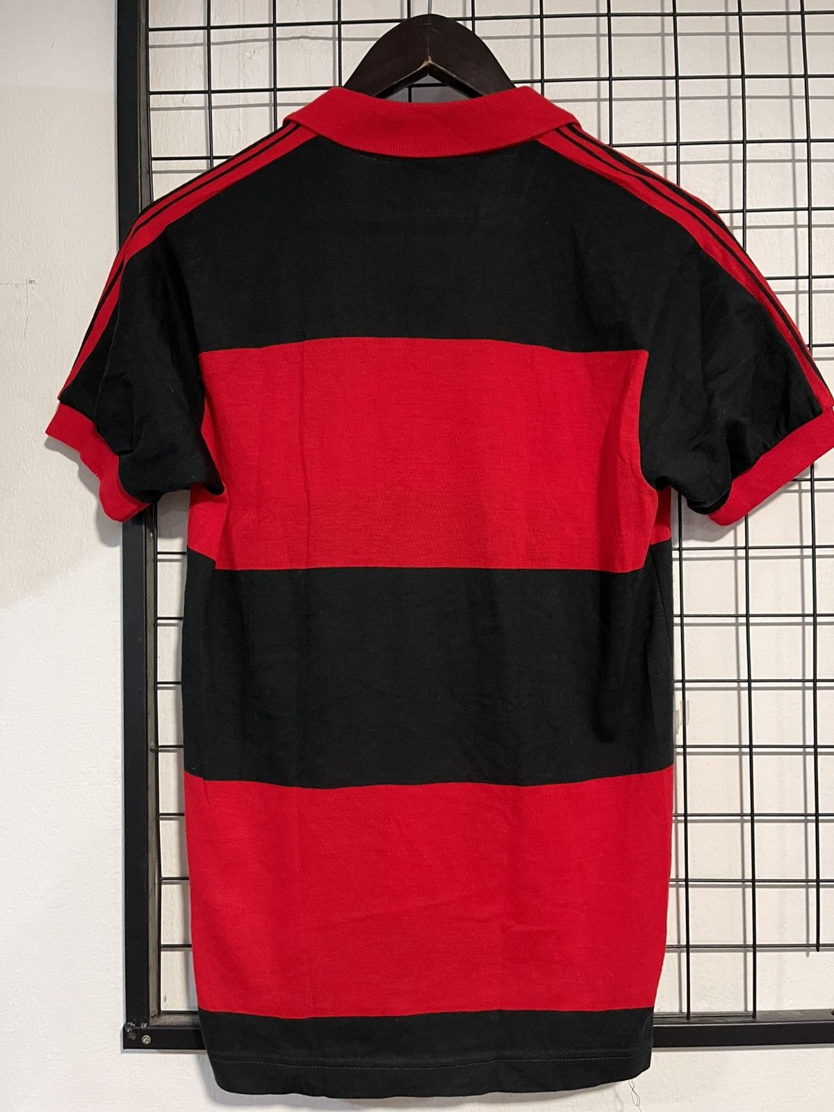 Vintage VINTAGE 80s FLAMENGO HOME SOCCER JERSEY Size US S / EU 44-46 / 1 - 2 Thumbnail