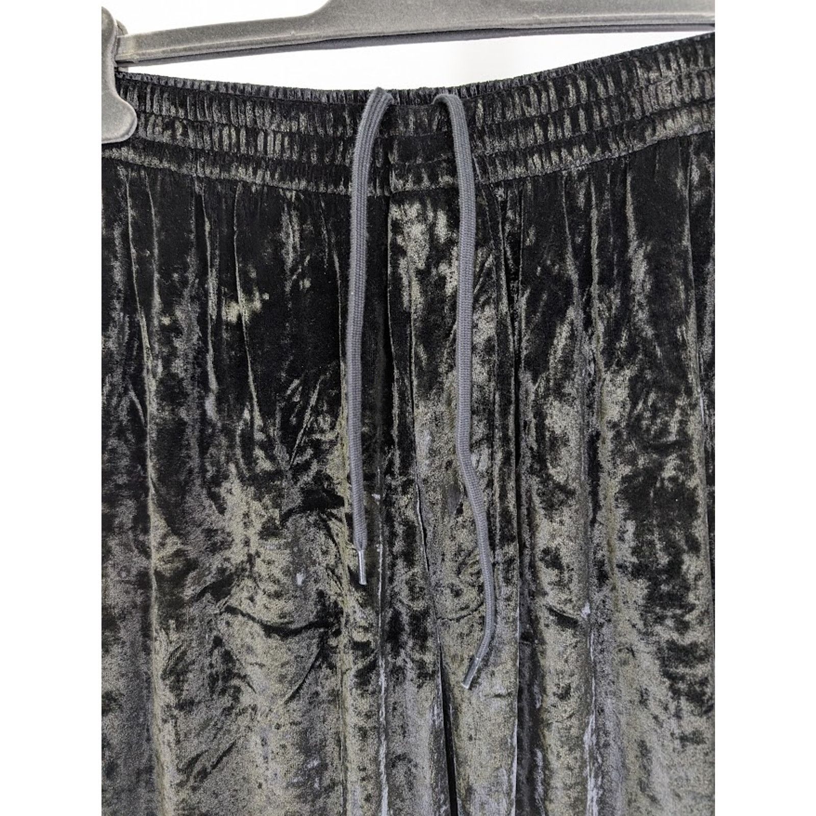 Balenciaga o1rshd1 Baggy Pants BB Paris Icon Shiny Velvet in Black Size US 32 / EU 48 - 7 Thumbnail