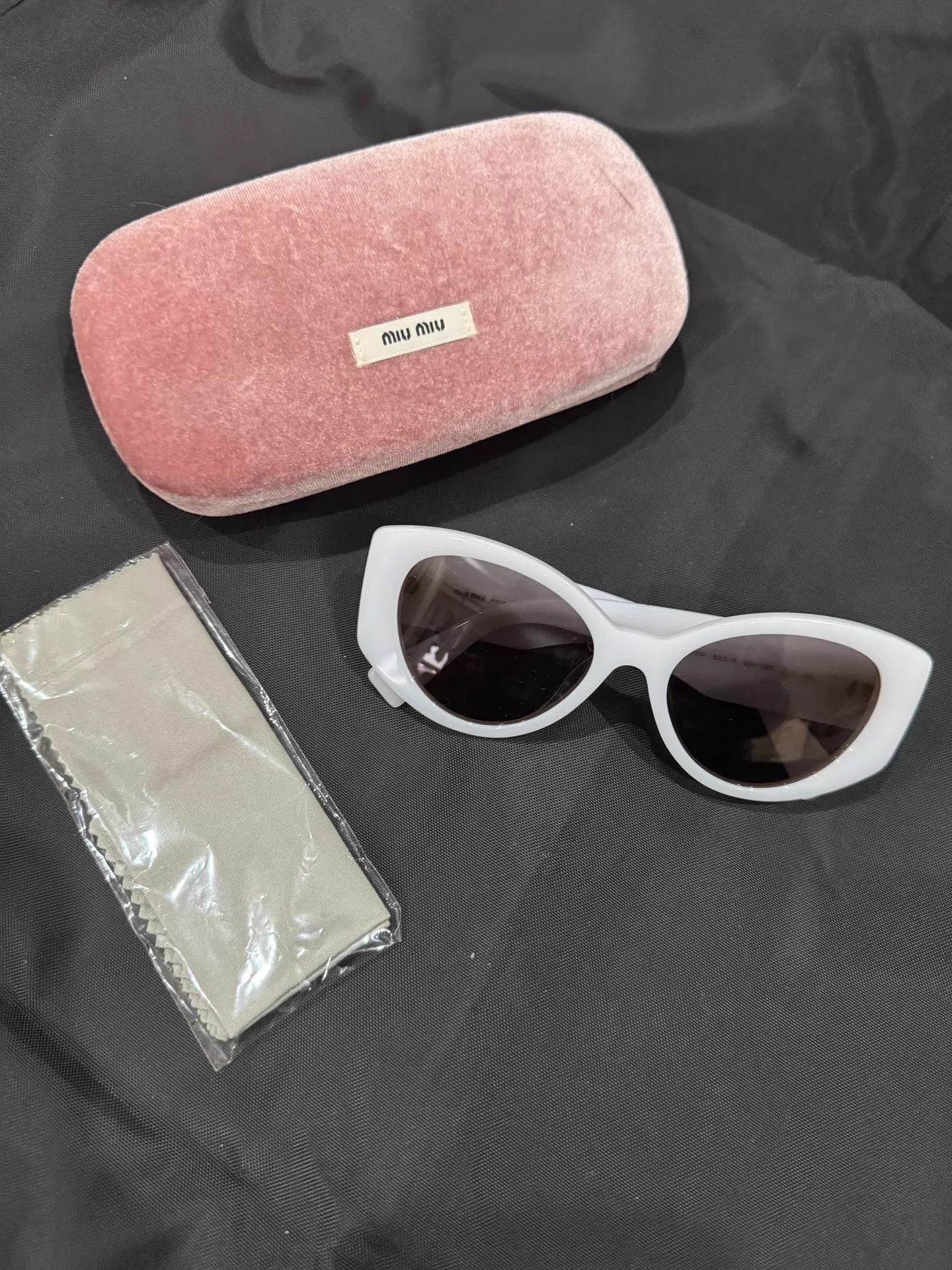 Miu Miu MIU MIU color-blocked sunglasses like new Size ONE SIZE - 1 Thumbnail