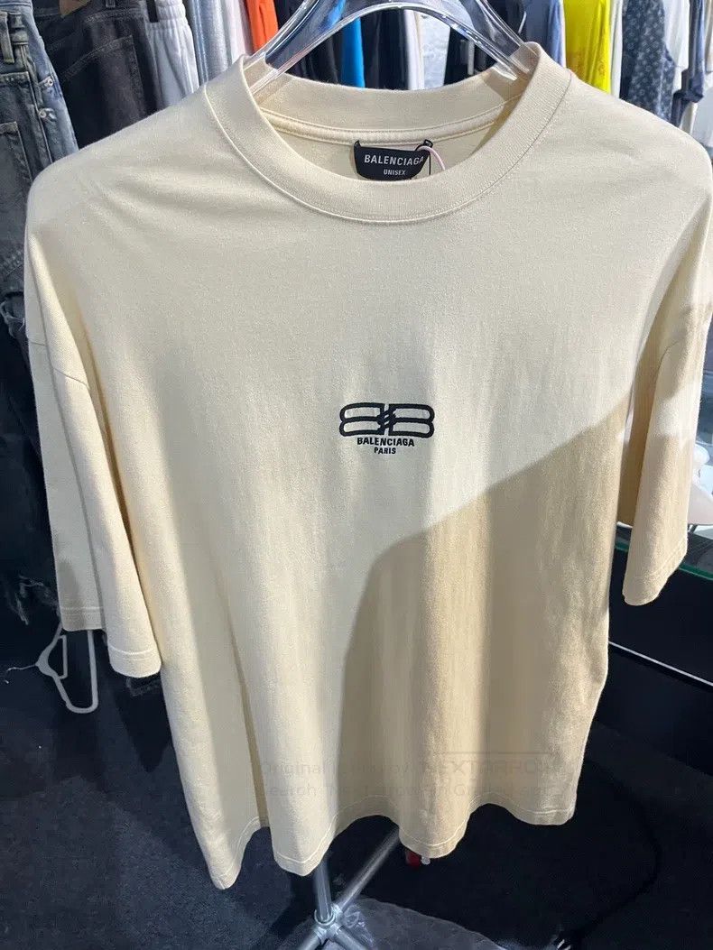 Balenciaga Balenciaga Beige Buckle Embroidered Short Sleeve Size US S / EU 44-46 / 1 - 1 Thumbnail