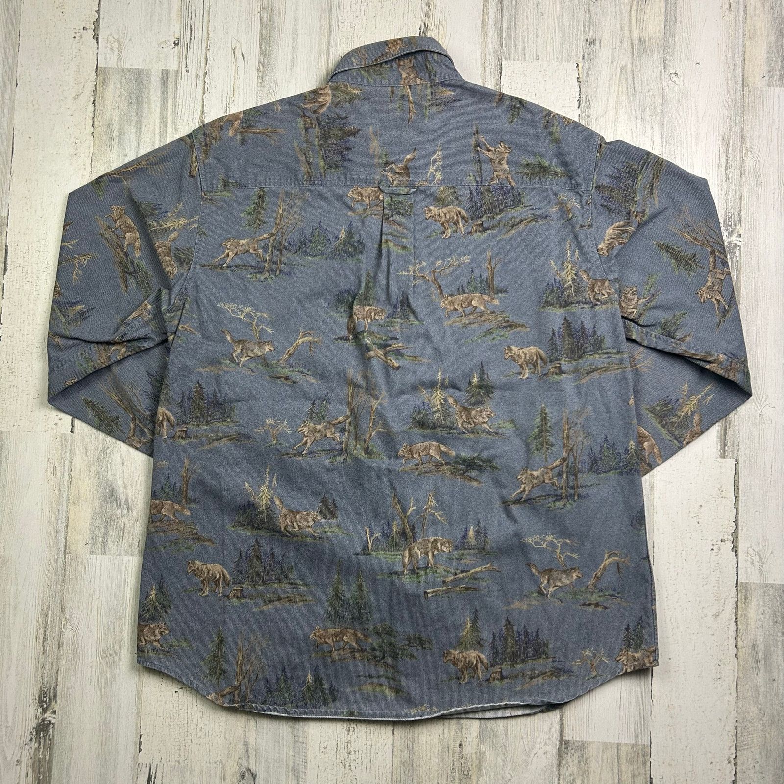 Woolrich Woolen Mills Vintage 1990s Woolrich Wolf in Forest Button-Down Shirt Size US L / EU 52-54 / 3 - 5 Thumbnail