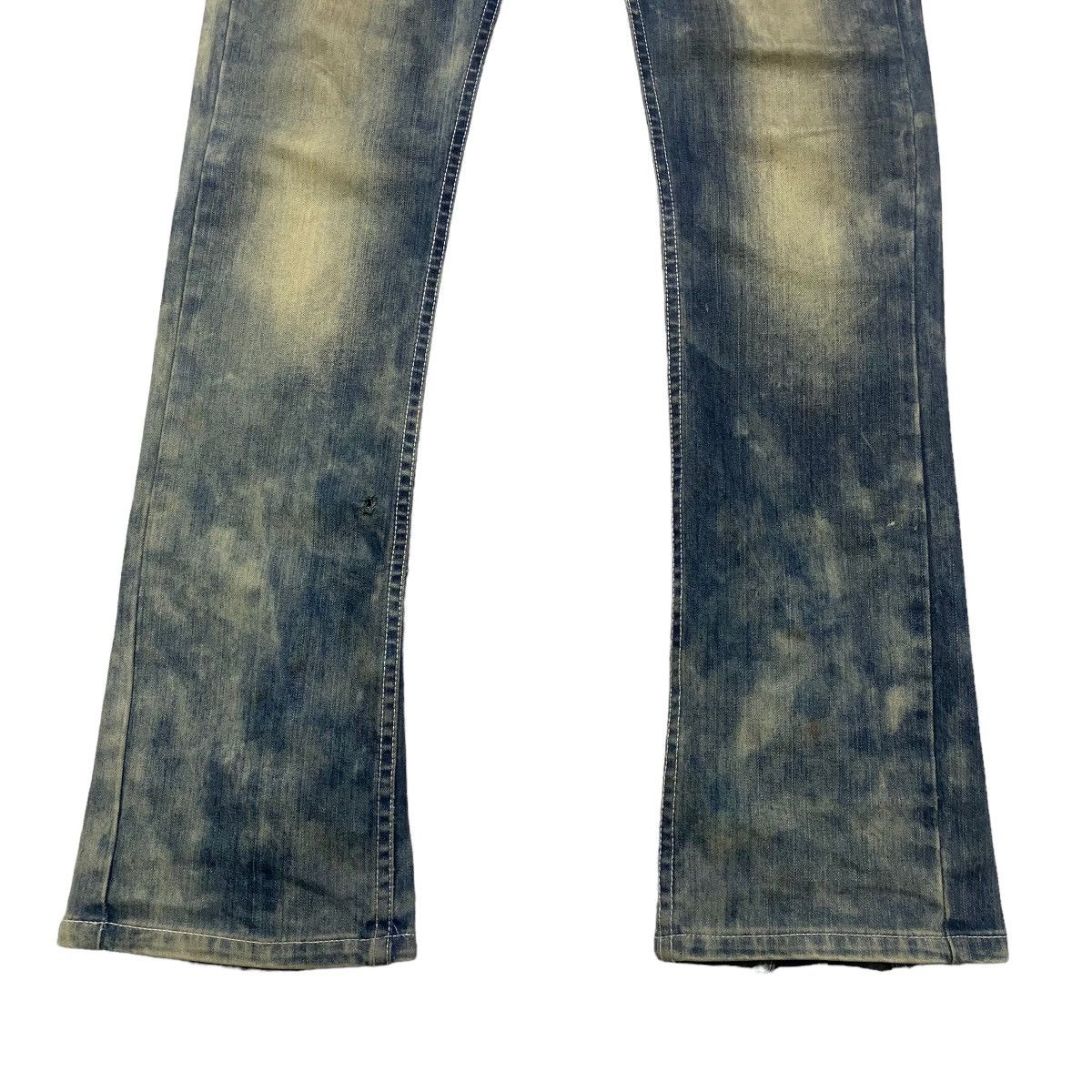 Le Grande Bleu (L.G.B.) GLAD NEWS Denim Low Flare Studded Jeans Size US 33 - 7 Thumbnail