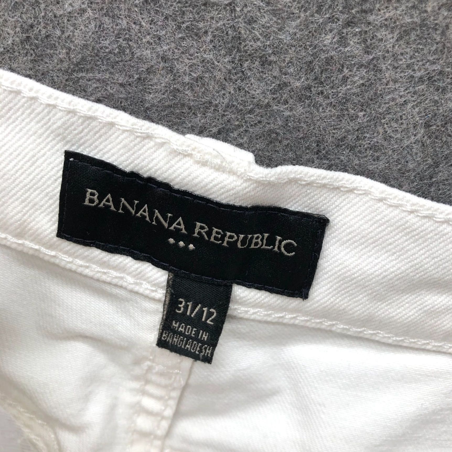 Banana Republic Banana Republic 4'' High Rise Straight Denim Shorts Womens 31 / 12 White Size 34" / US 12 / IT 48 - 7 Thumbnail