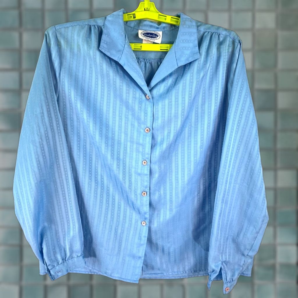 Vintage VINTAGE Windsor Blouse Womens 18 Blue Striped Made in USA Long Sleeve Collared Button Embroidered Chambray Polyester 100% Genuine USA Seller Mens? Size XXL / US 16-18 / IT 52-54 - 1 Thumbnail