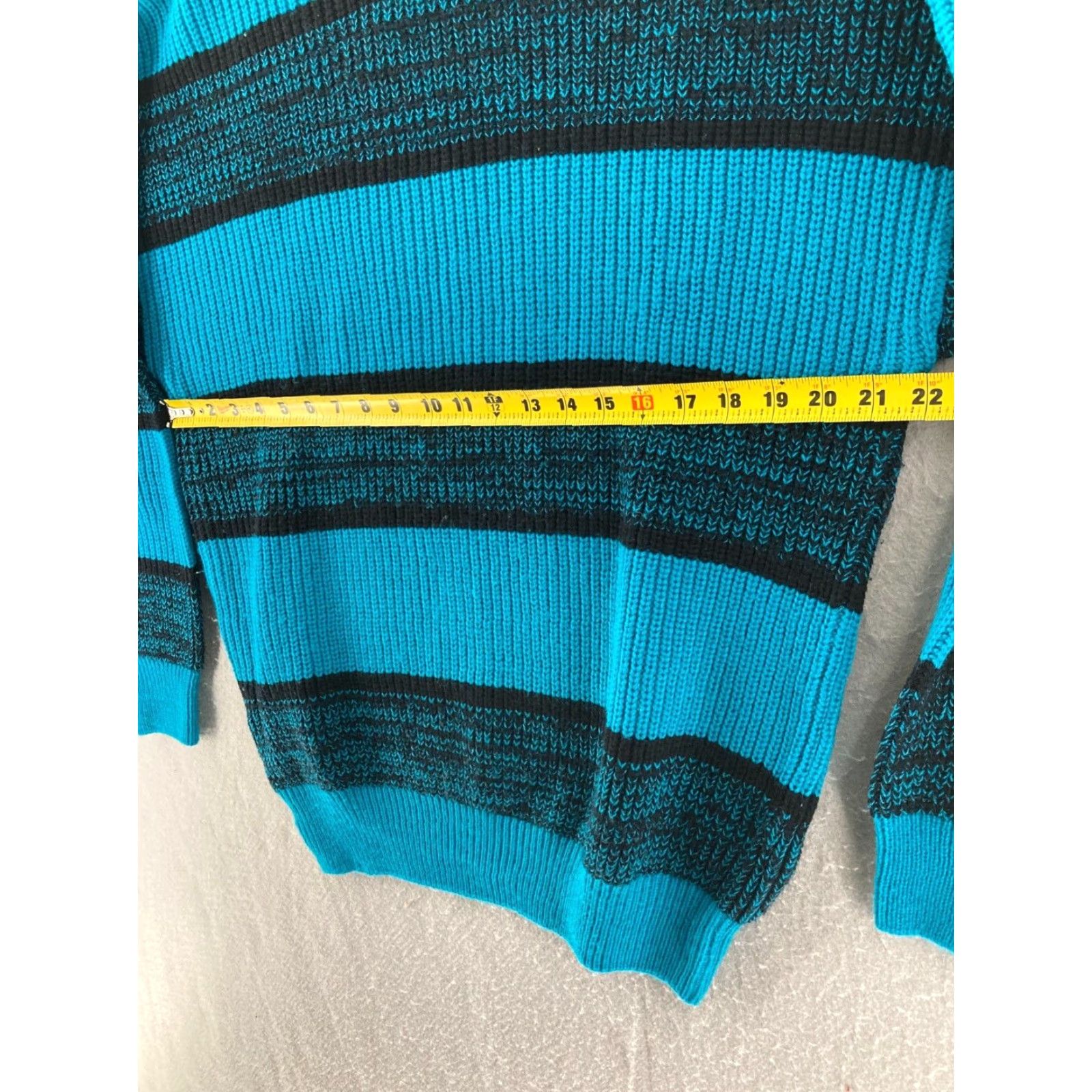 High Sierra VINTAGE High Sierra Sweater Mens Pullover Knit Crew Neck Blue Striped L Adult Large Vintage 90s Outdoor Dad Theme Mens Size US L / EU 52-54 / 3 - 2 Thumbnail