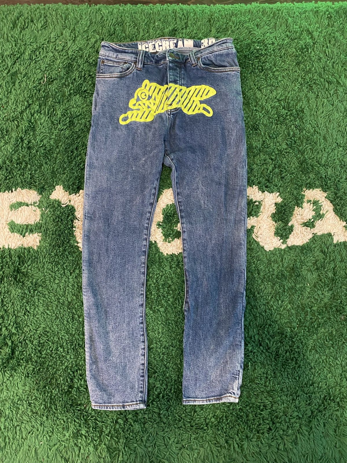 Icecream ICECREAM “Running Dog” Front Print Jeans Medium Blue Size 30 Size US 30 / EU 46 - 1 Thumbnail