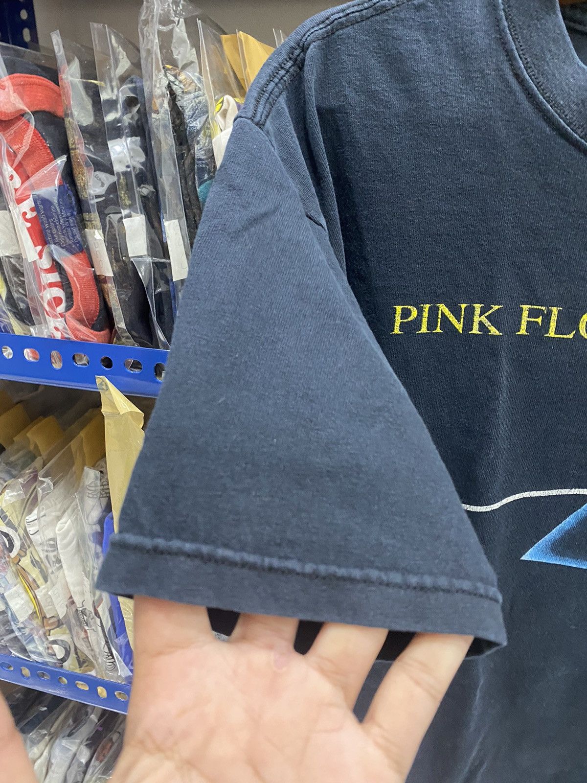 Band Tees DISTRESSED PINK FLOYD TSHIRT Size US L / EU 52-54 / 3 - 5 Thumbnail
