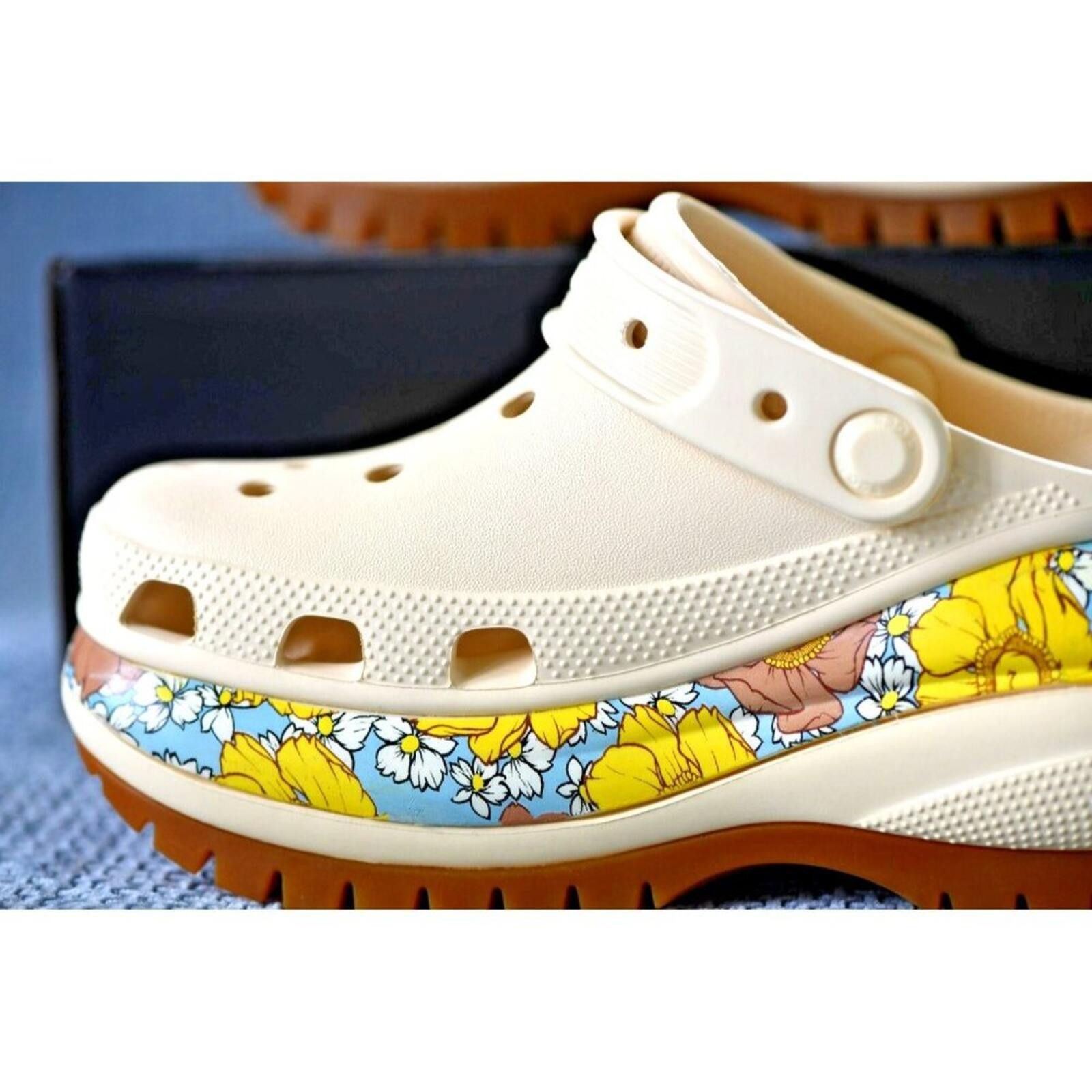 Crocs Crocs Mega Crush Clog Vanilla/Multi Retro Floral Size US 5 / IT 35 - 12 Thumbnail