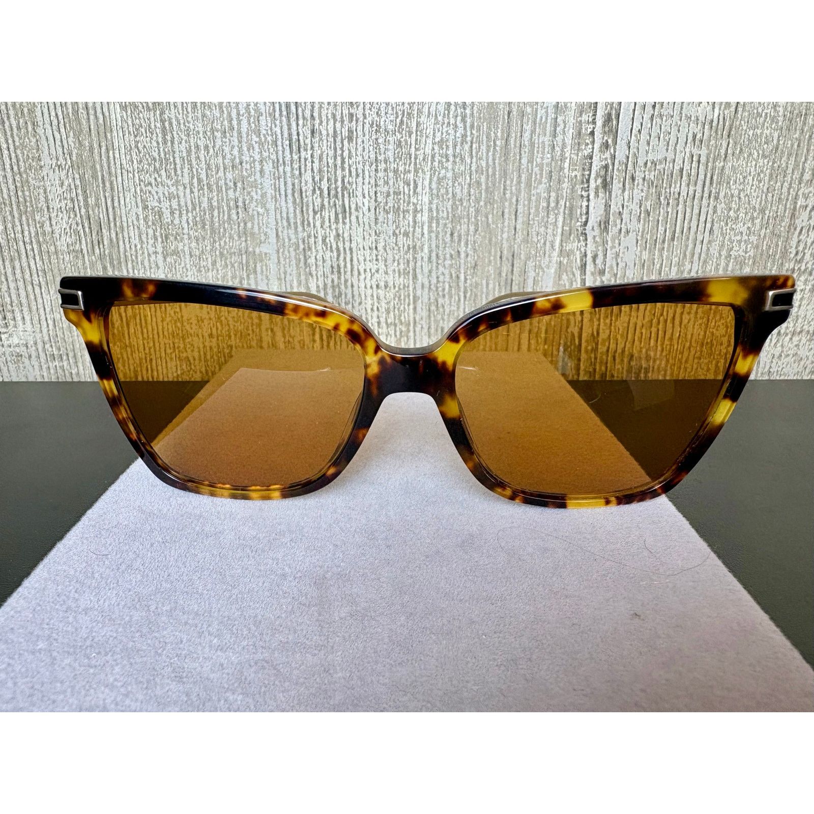 Salvatore Ferragamo Stunning Salvatore Ferragamo Butterfly Sunglasses SF2036S Size ONE SIZE - 4 Thumbnail