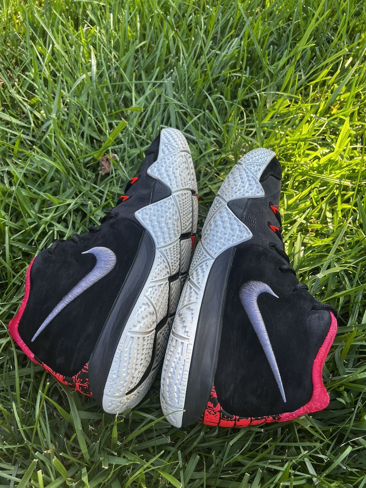 Nike CLEAN Nike Kyrie IV 4 size 13 Mens shoes ‘Think 16’ Red Size US 13 / EU 46 - 8 Thumbnail