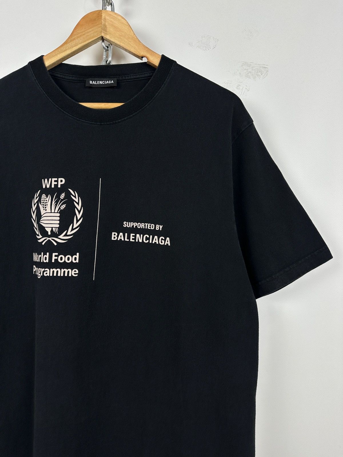 Balenciaga Balenciaga WFP World Wood Programme Supports Black T-Shirt Size US L / EU 52-54 / 3 - 12 Thumbnail
