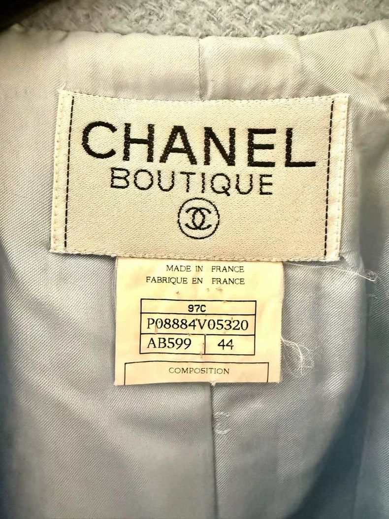 Chanel Chanel Light blue tweed suit jacket with silver button dou Size M / US 6-8 / IT 42-44 - 2 Thumbnail
