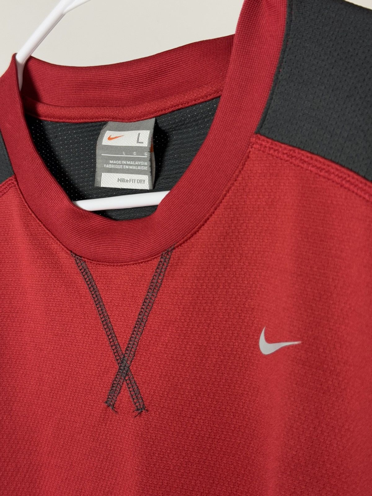 Nike Mens red and black Nike long-sleeved athletic shirt Size US L / EU 52-54 / 3 - 7 Thumbnail
